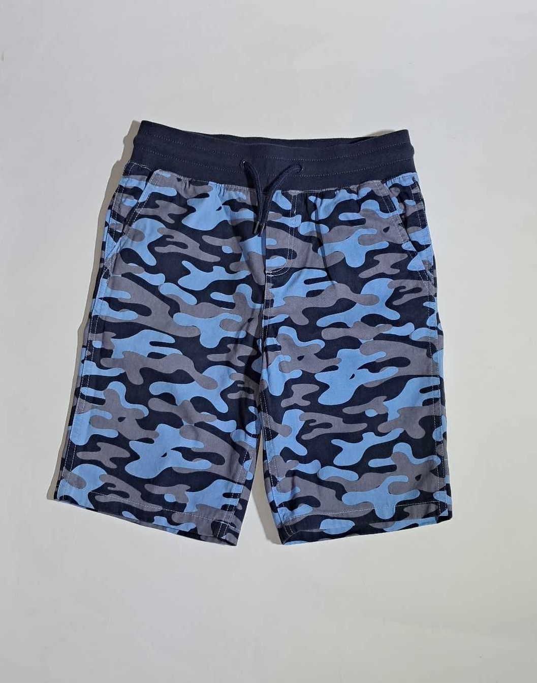 KRÓTKIE SPODENKI CHŁOPIĘCE MORO DESTINATION WIĄZANE W PASIE