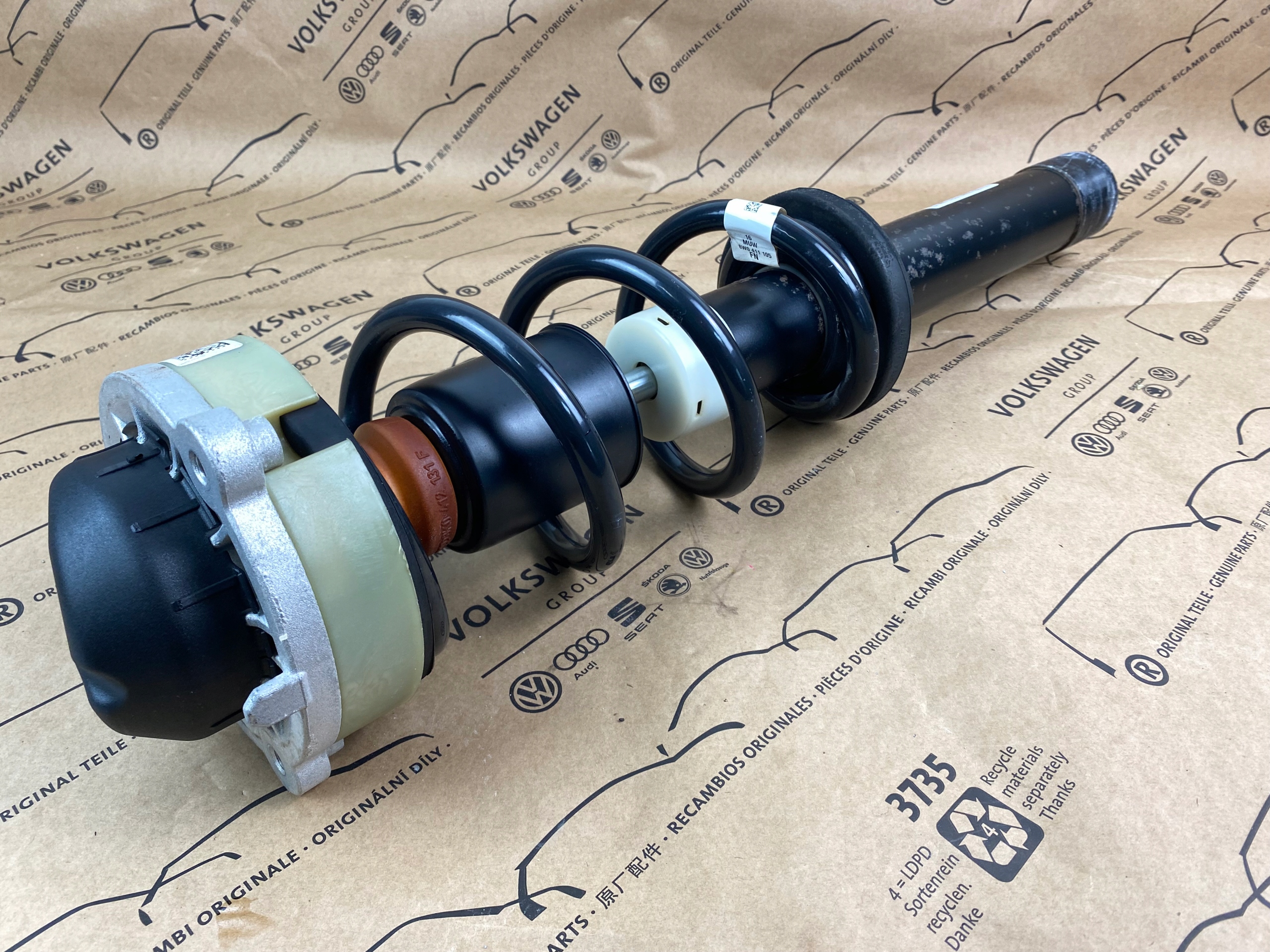 GD AUDI A4 8W0 AMORTYZATOR PRZÓD LEWY PRAWY 8W0413031AK ORYGINALNY Producent części Audi OE