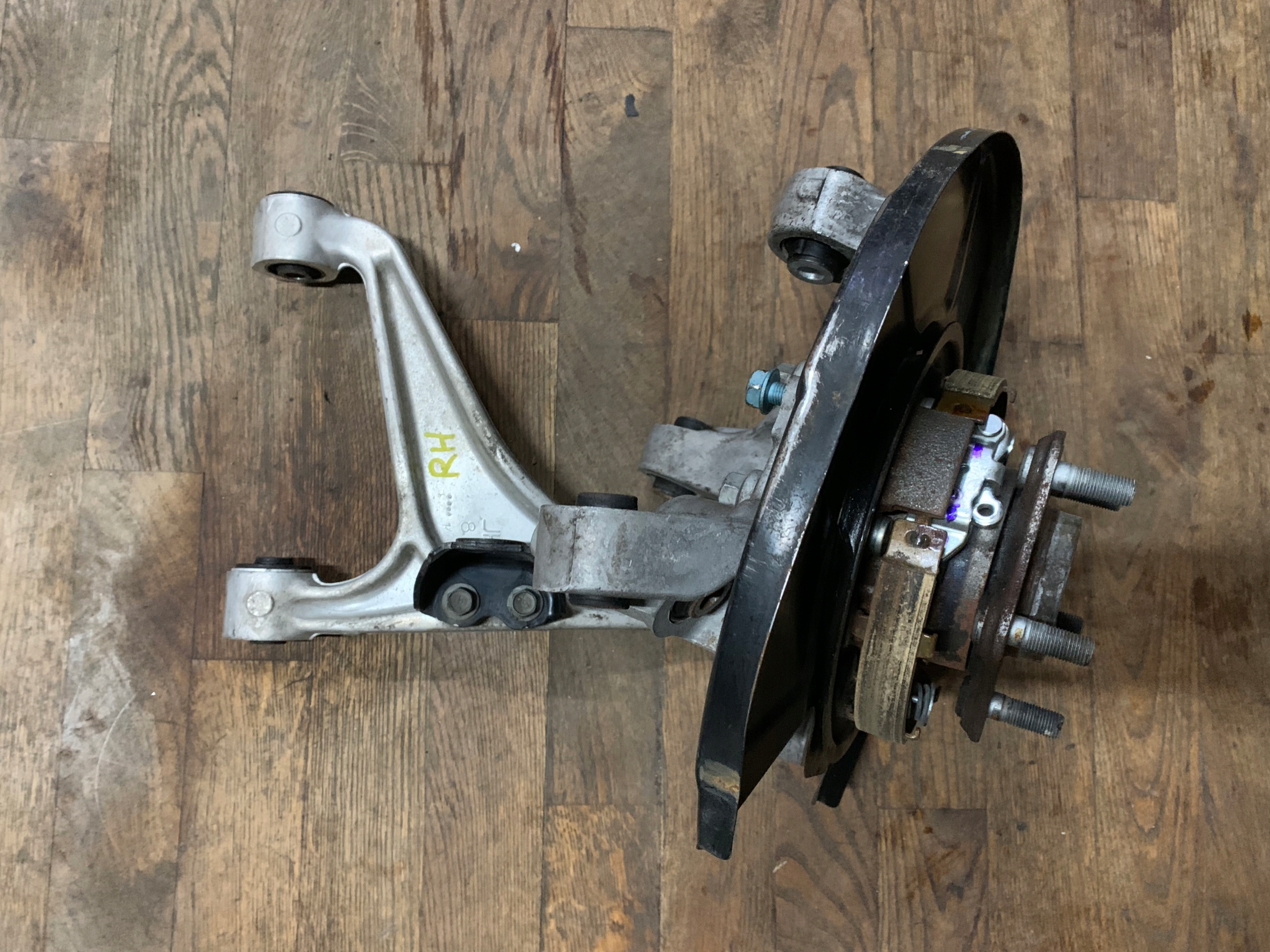 NISSAN70z РЕСТАЙЛІНГ ЦАПФА СТУПИЦЯ ПРАВИЙ ЗАД. РИЧАГ