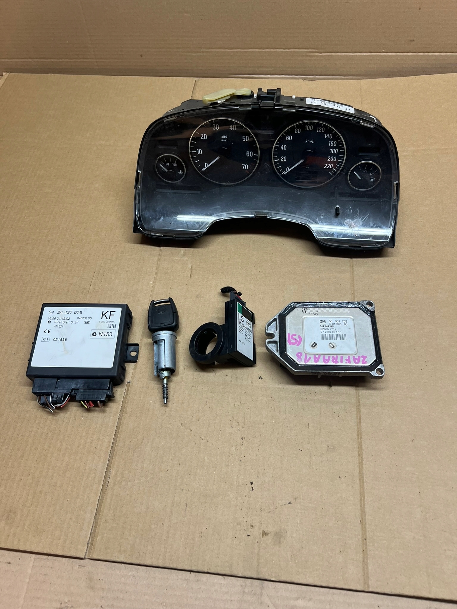 KOMPUTER ZESTAW STARTOWY OPEL ZAFIRA A 1,8 16V 55351703 5WK91721