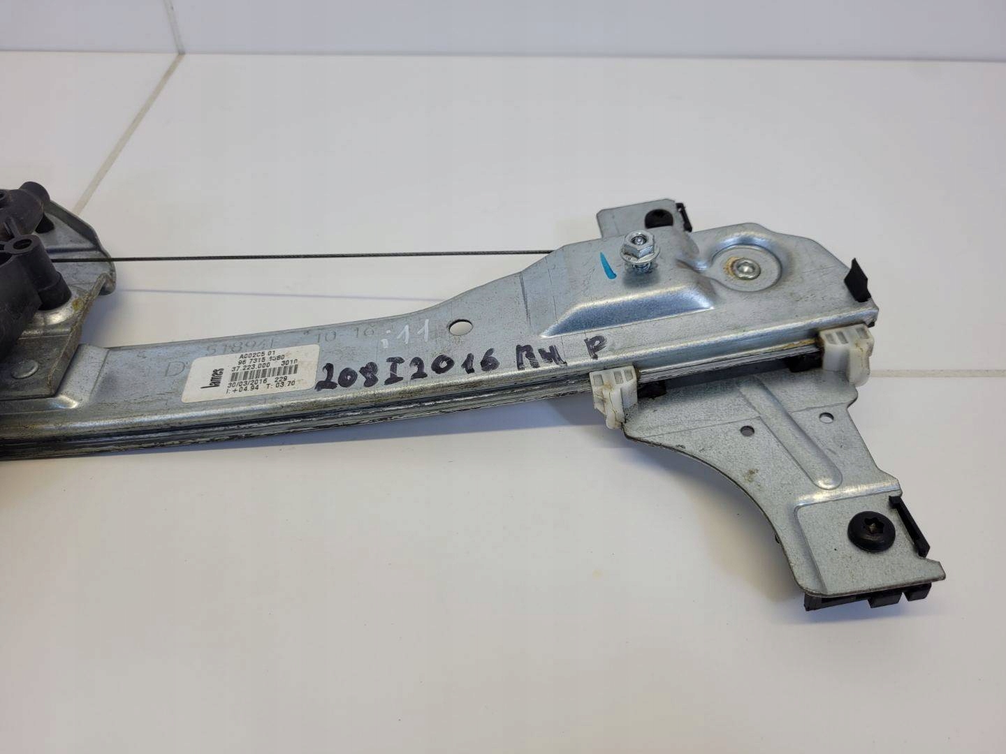 window regulator electrical front right side Peugeot 208 2015 967314380