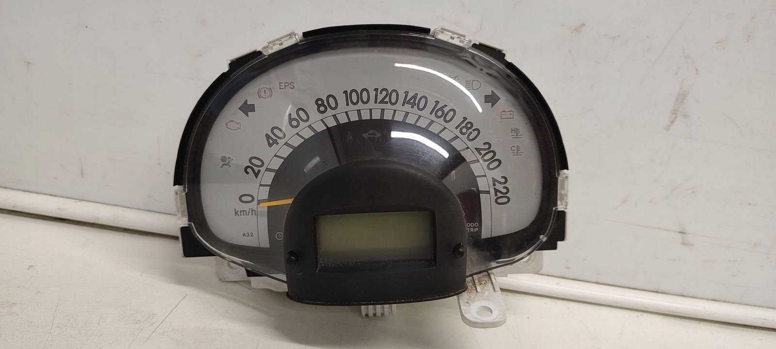 dials Daihatsu Sirion II 1,0