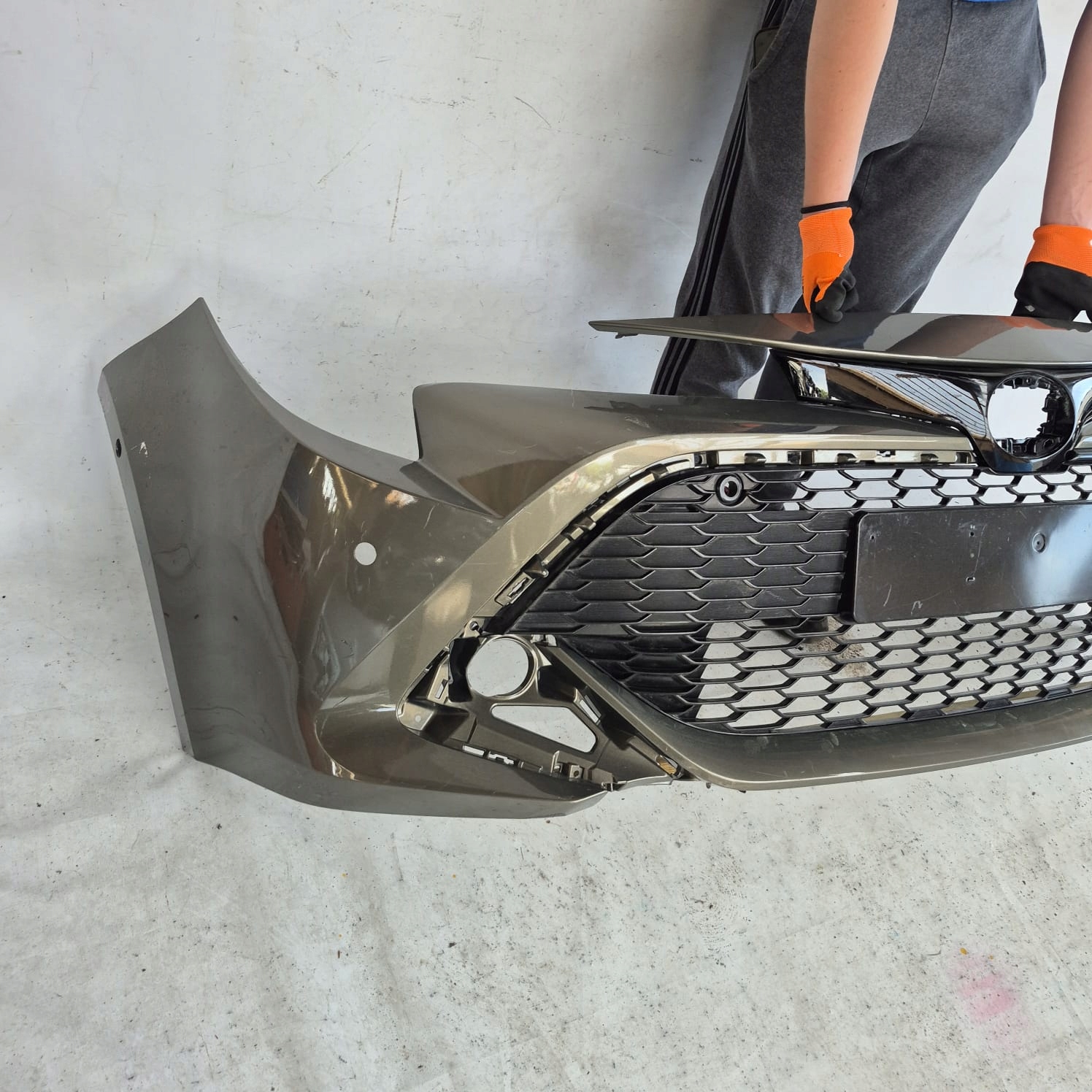 TOYOTA COROLLA XII E21 KOMBI HB bumper front front PDC 52114-YY010