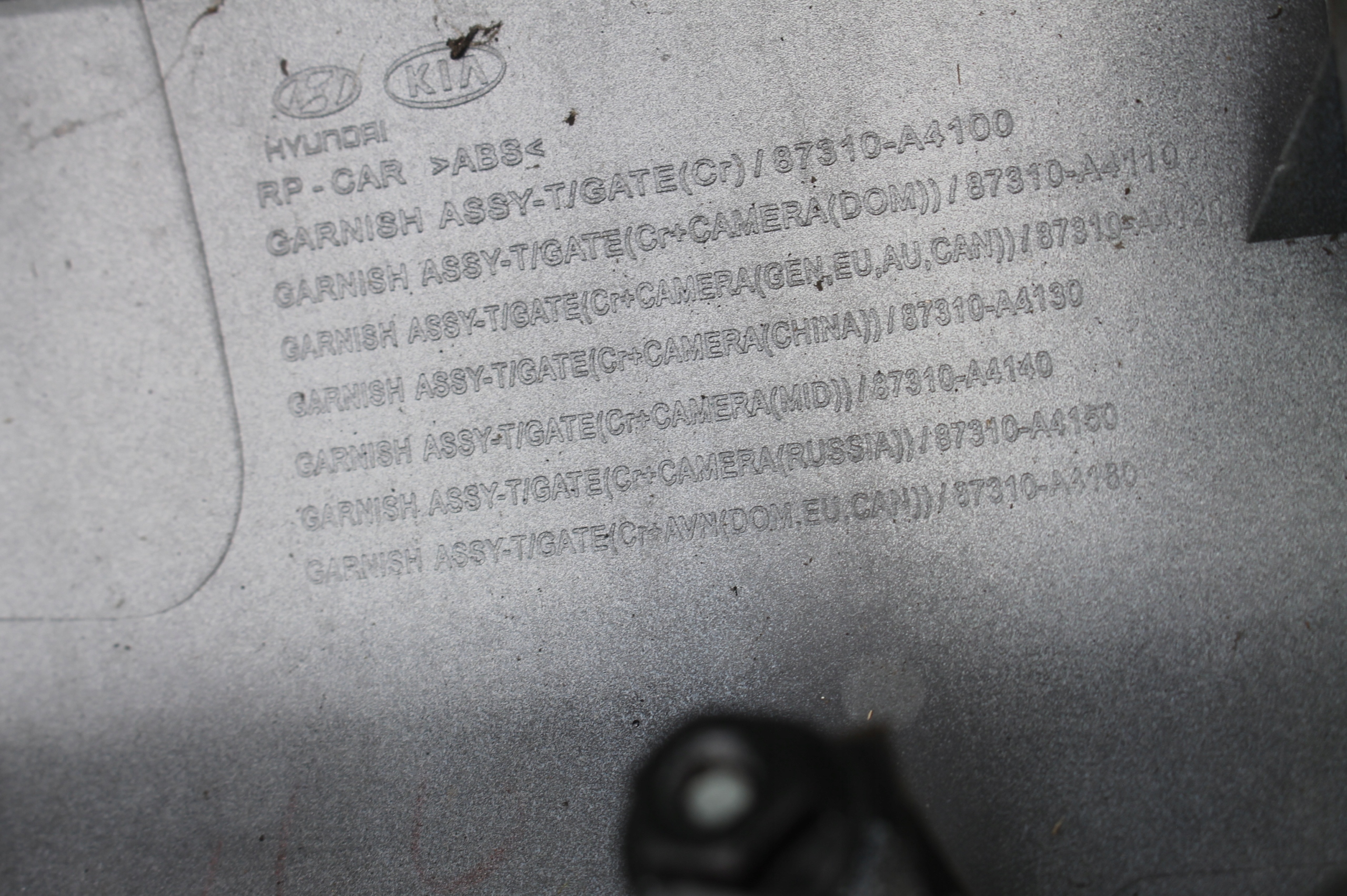 BLENDA LISTWA CHROM KLAPY LAMPKI TABLICY KIA CARENS IV 13-19 Producent części Kia OE