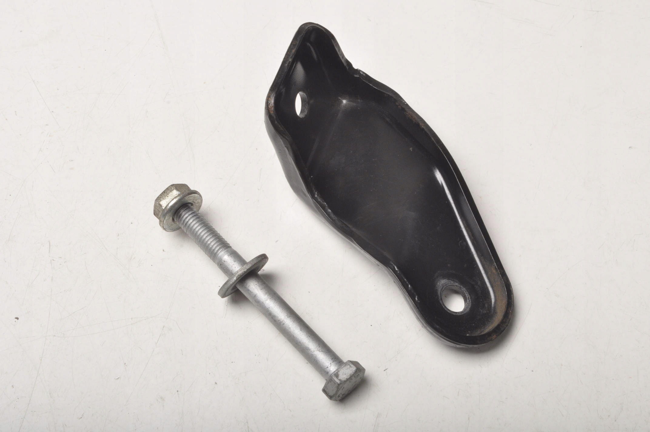 FERRARI CALIFORNIA 4.3 КРЕПЛЕНИЕ РАДИАТОРА