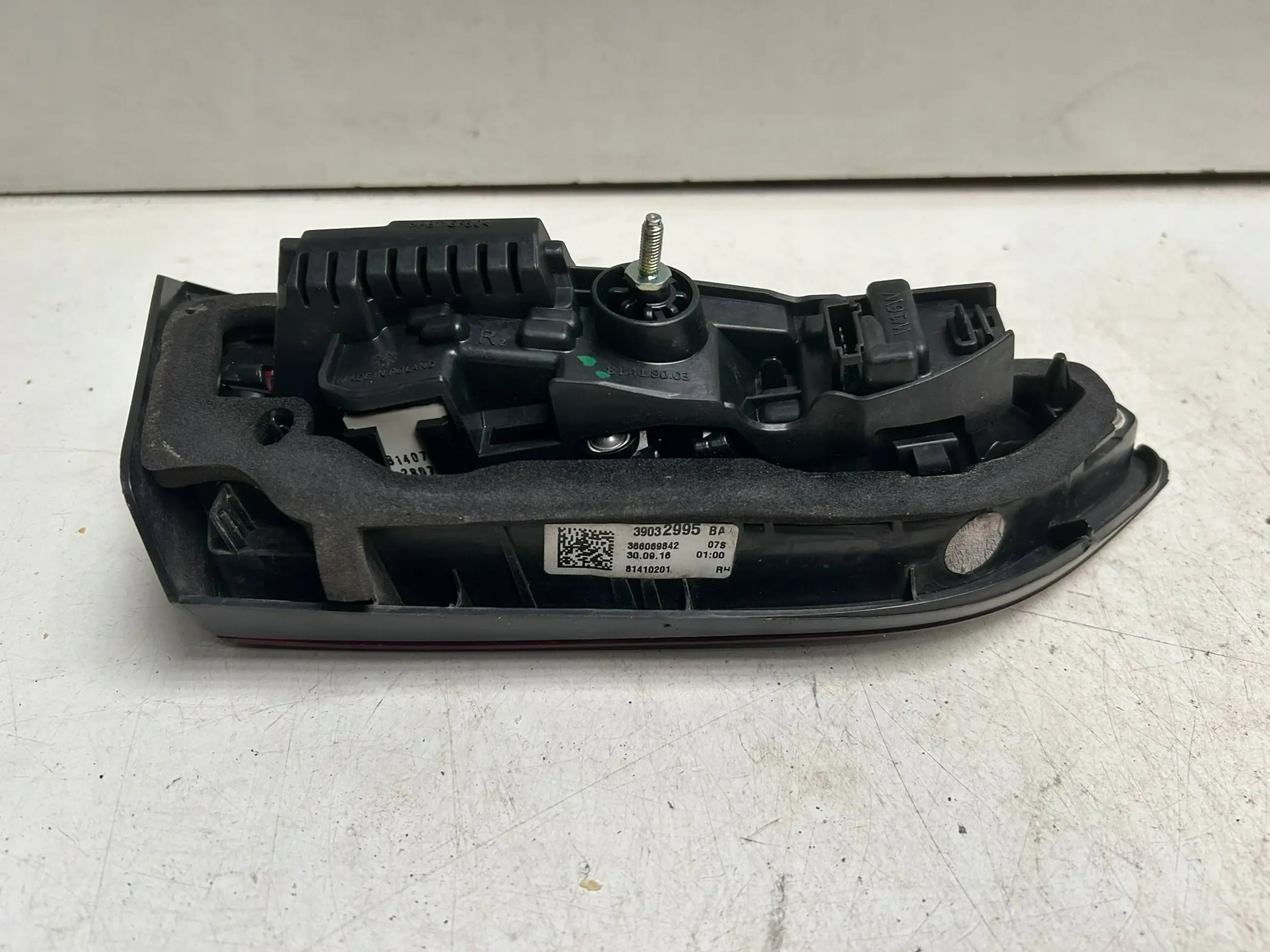 Lampa tył prawy w klapę Opel Astra K Typ samochodu Samochody osobowe