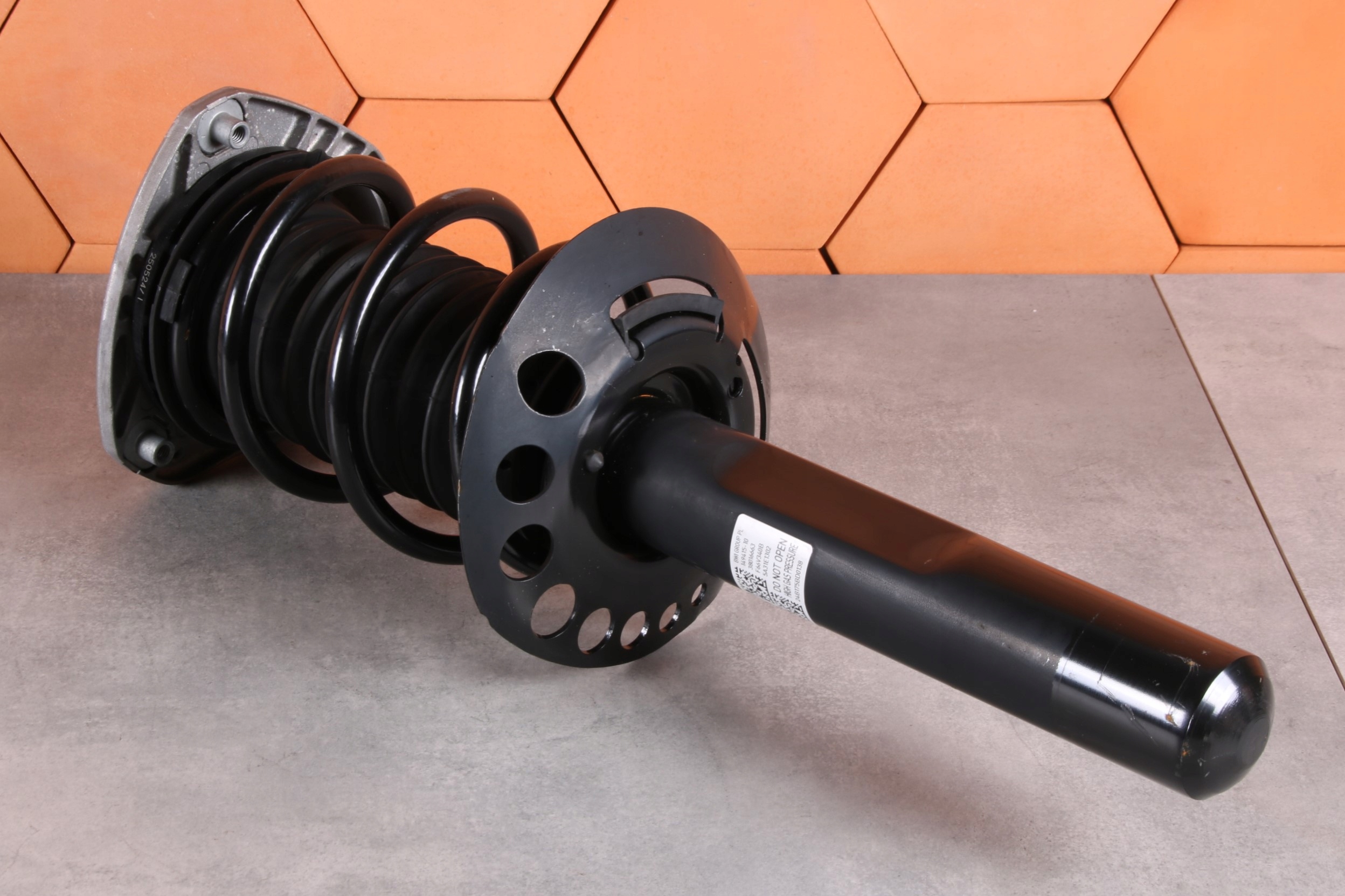 MINI F66 COOPER C B38N shock absorber left front front 5A31E13 12 km !!!