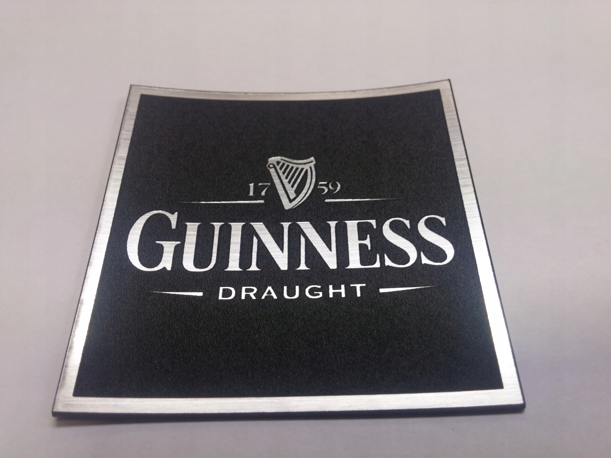

Guinness naklejka emblemat 60 x 60 mm *srebrna