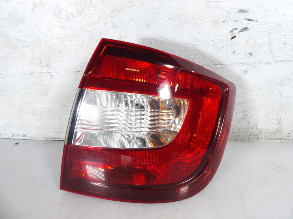 SKODA RAPID LIFTBACK Licht heck rechts 5JH945208