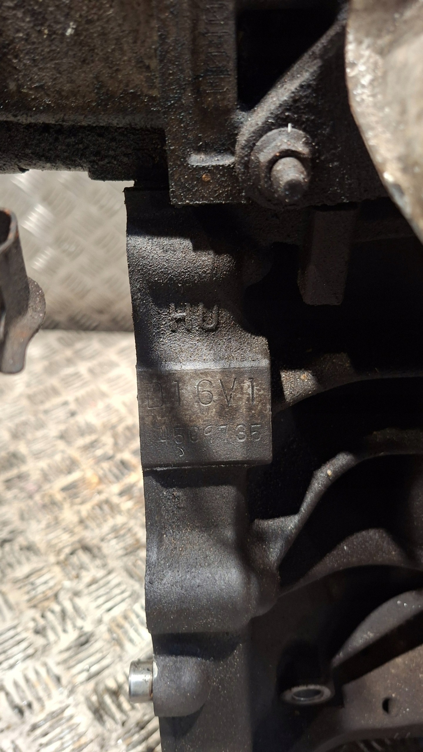 engine pillar HONDA CIVIC VII 1.6 D16V1