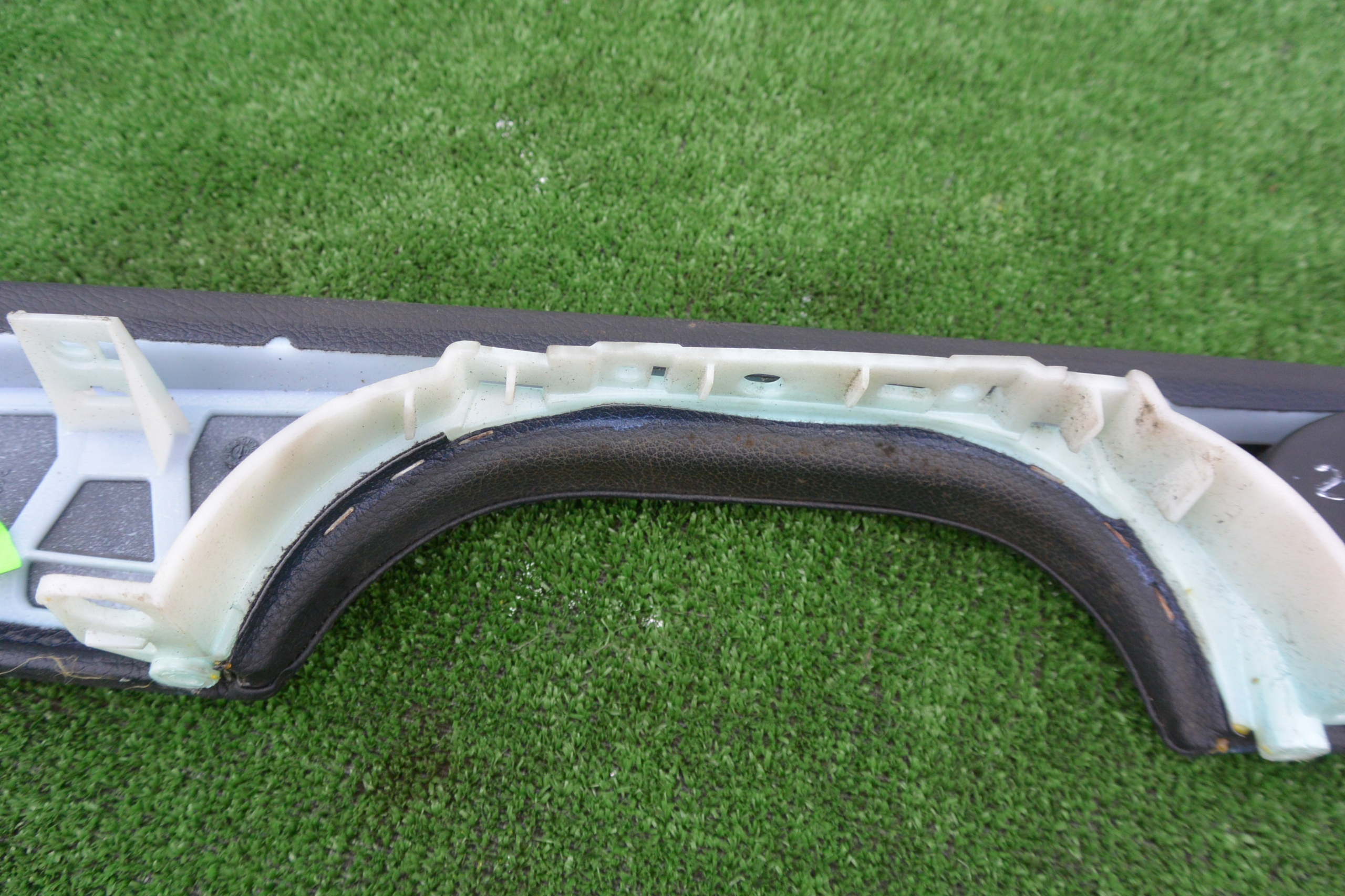 armrest OPARCIE BOCZKA left MERCEDES W211