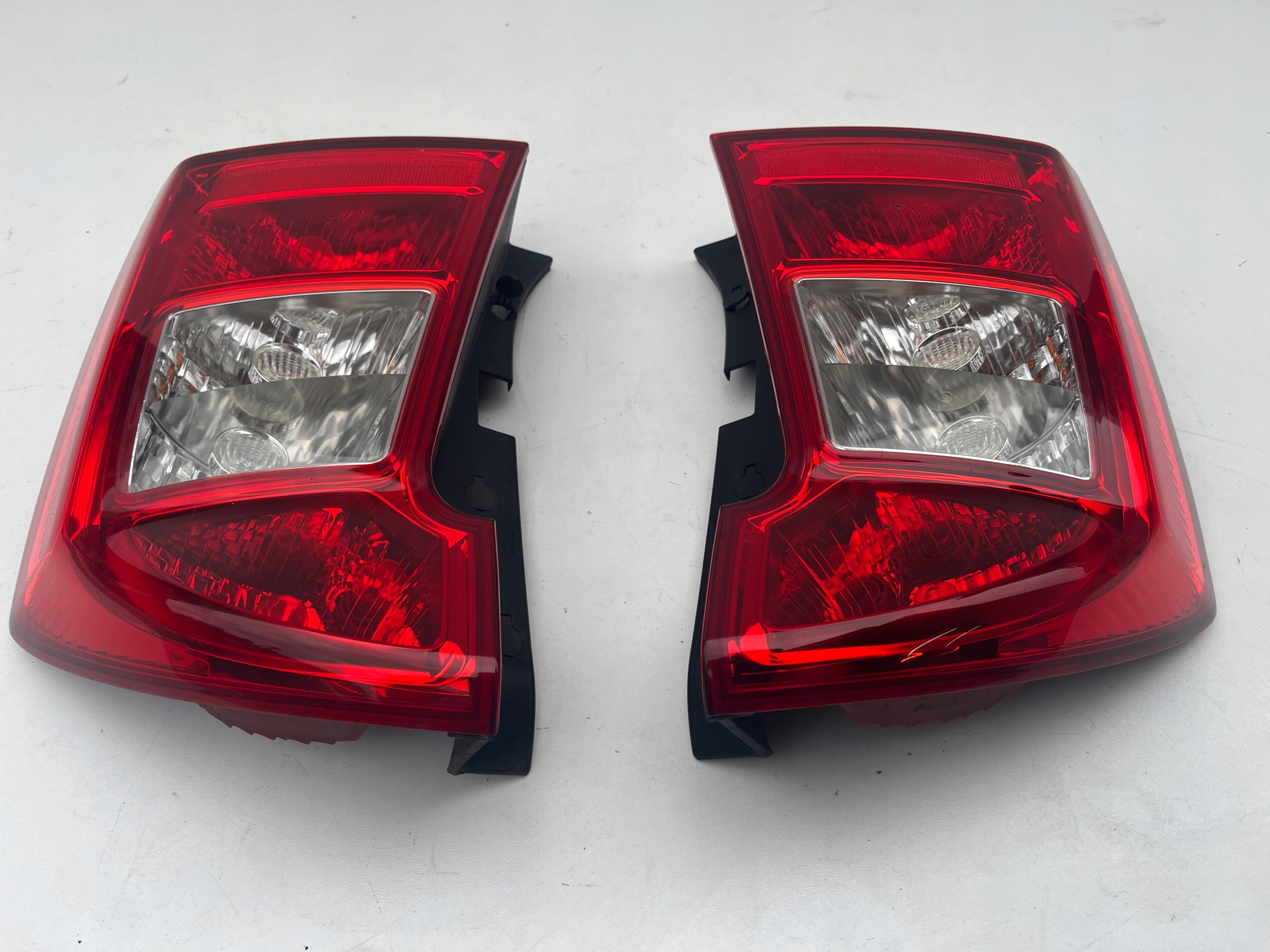 light right left rear part KIA Carens III 06-12r. OEM