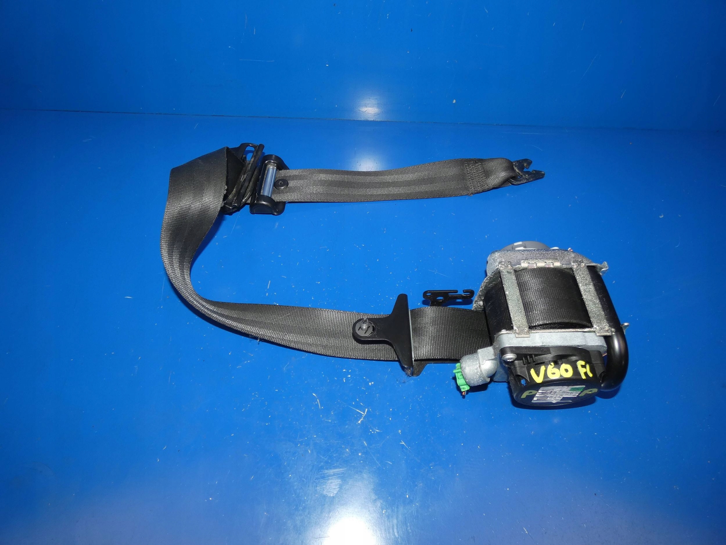 VOLVO V60 and S60 II tension belt safety right front front