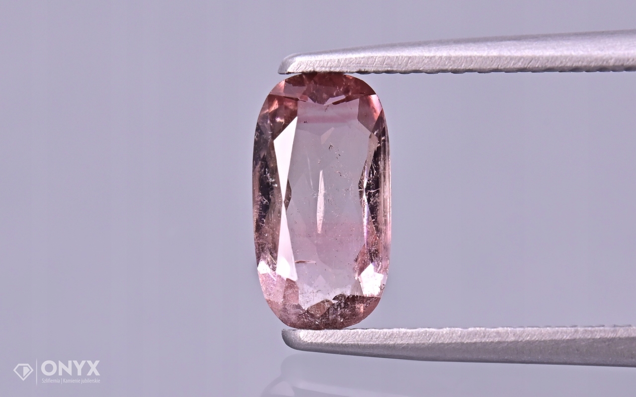 Fasetovaný turmalín cushion 8,5x4,5 mm