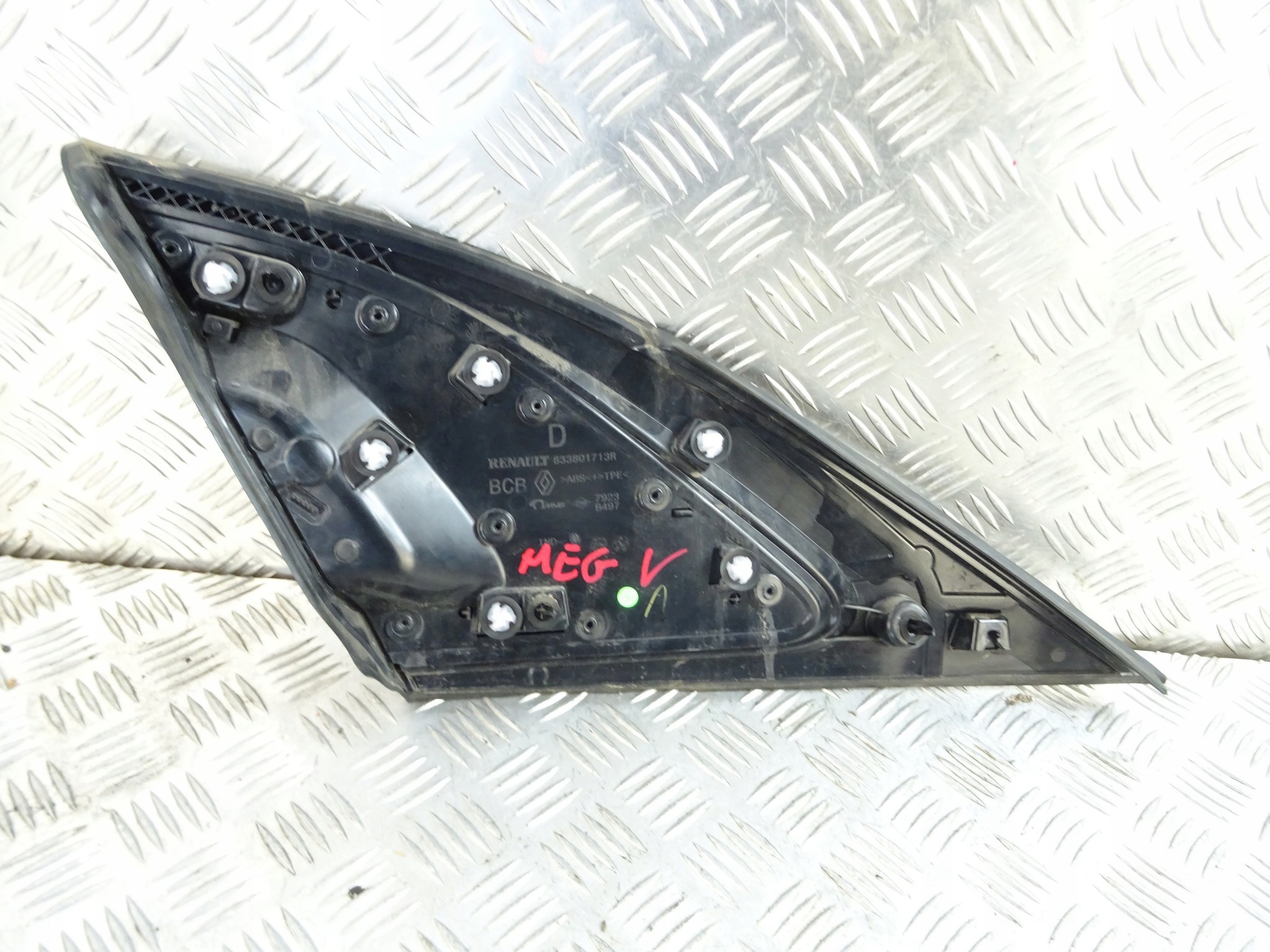 RENAULT MEGANE V E-TECH moulding for fender right 833801713