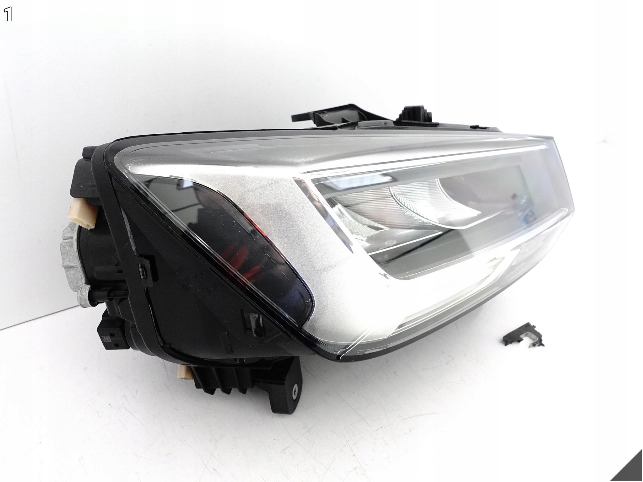 AUDI Q2 SQ2 81A LIFT 20- light FULL LED BASIS right front EUROPA damaged