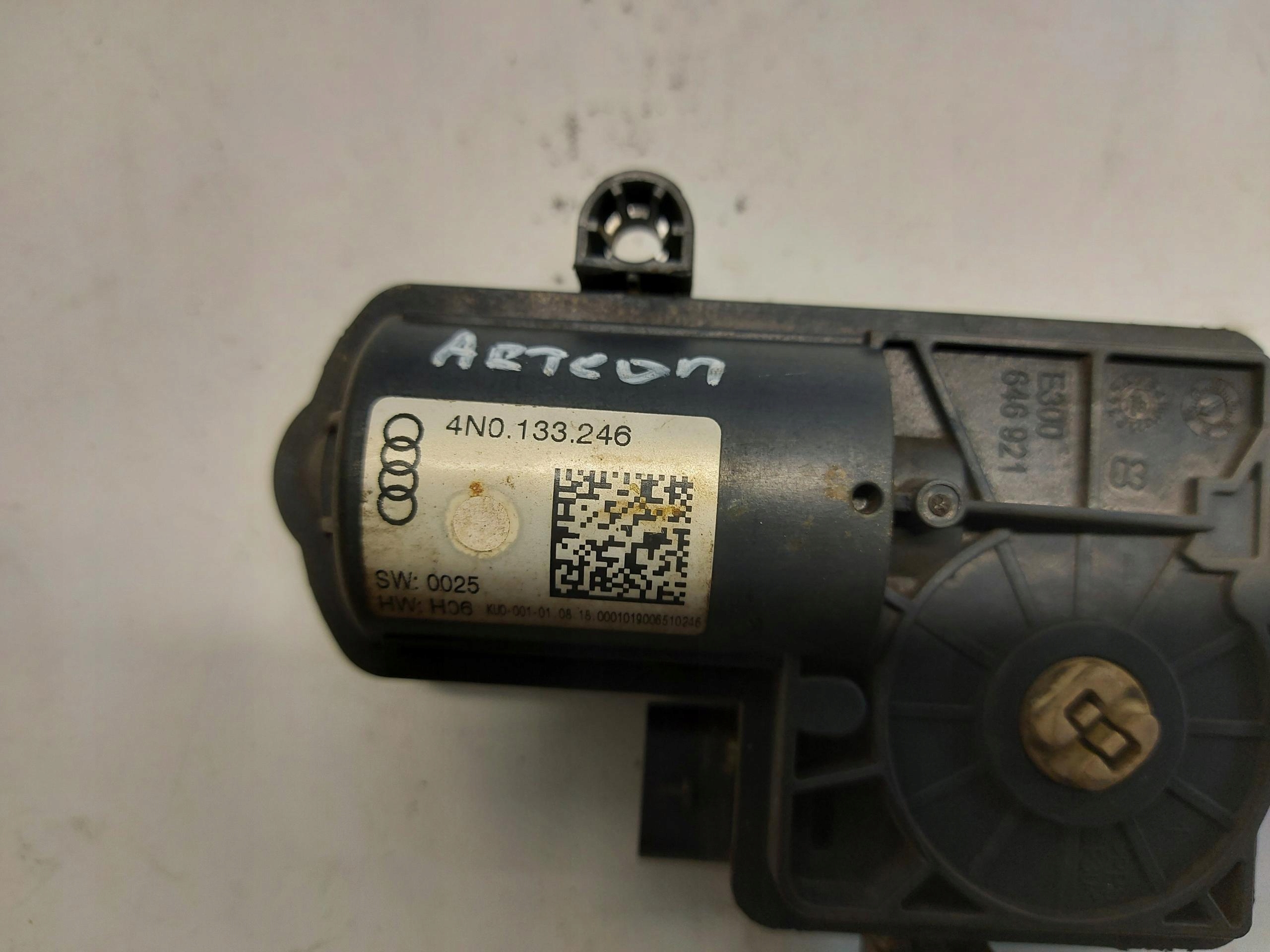 VW Arteon 3G8 2018r motor výfuku 4N0133246