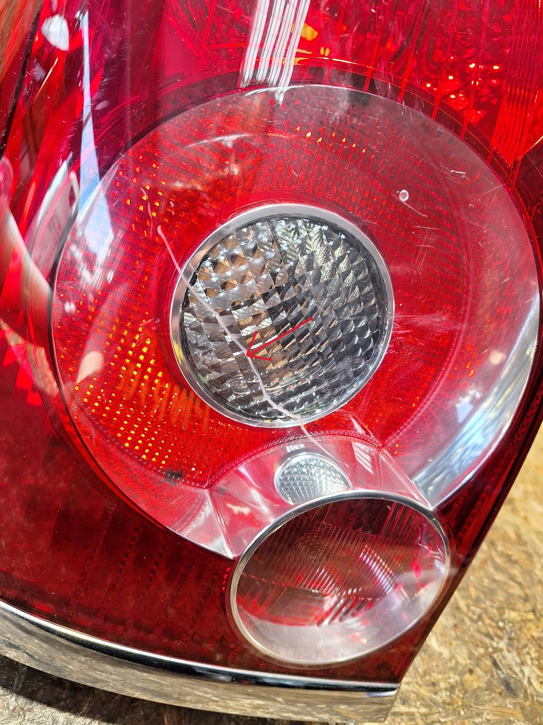 LAMPA TYŁ LEWA TOYOTA AVENSIS T25 LIFT 06-09 KOMBI EUROPA Strona zabudowy lewa