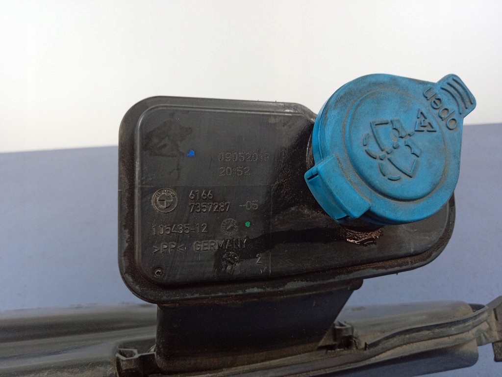 BMW 5 G30 G31 бачок омывателя 7357290