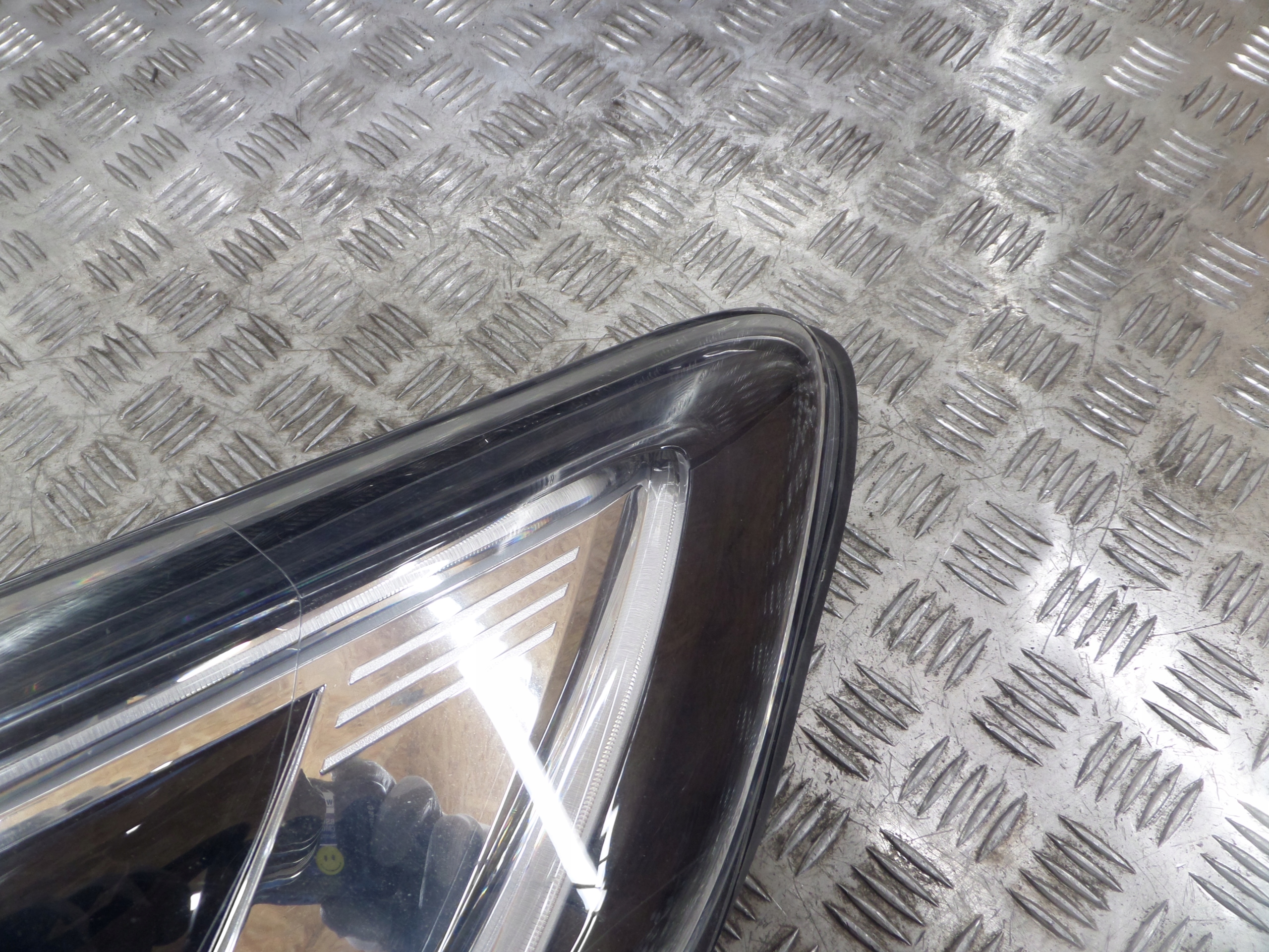 light left REFLEKTOR left RENAULT KADJAR 260609984R