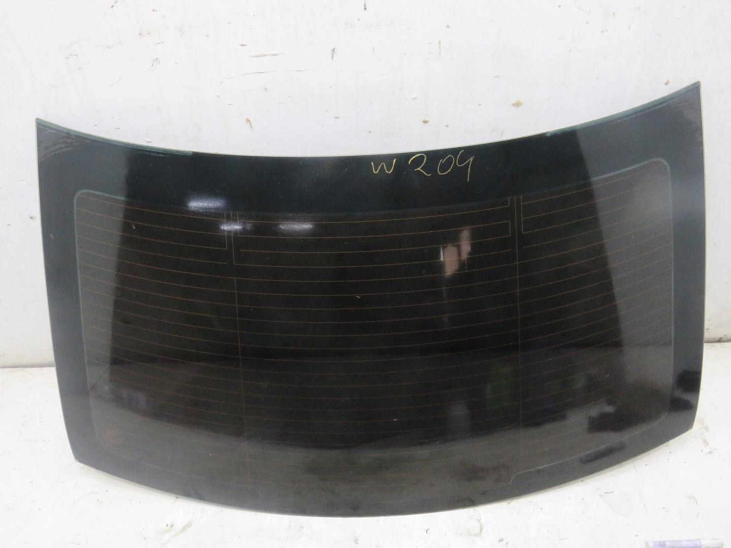 Кузовне скло ззаду MERCEDES W204
