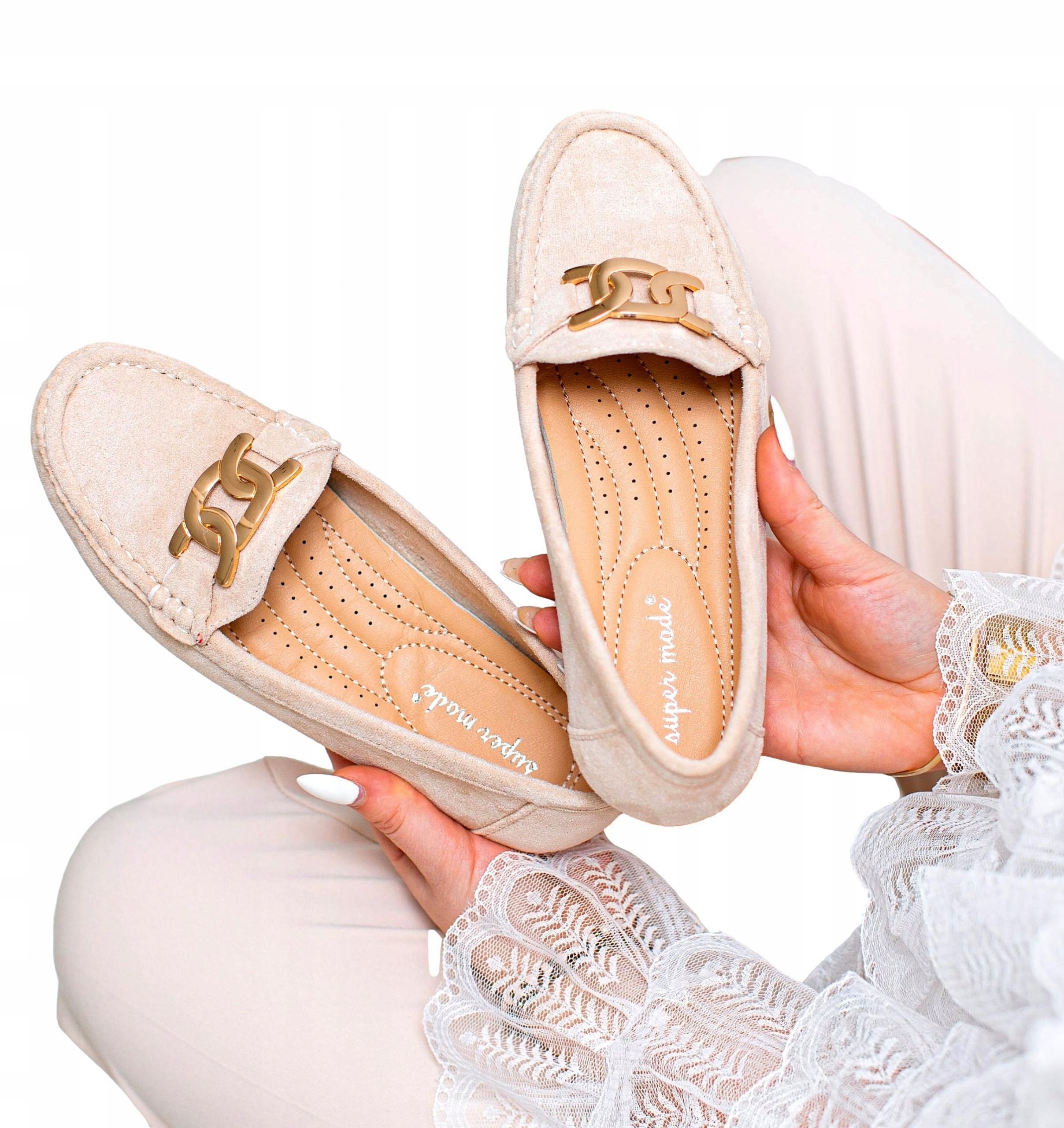 

Zamszowe Damskie Mokasyny z Łańcuszkiem Moreno 36