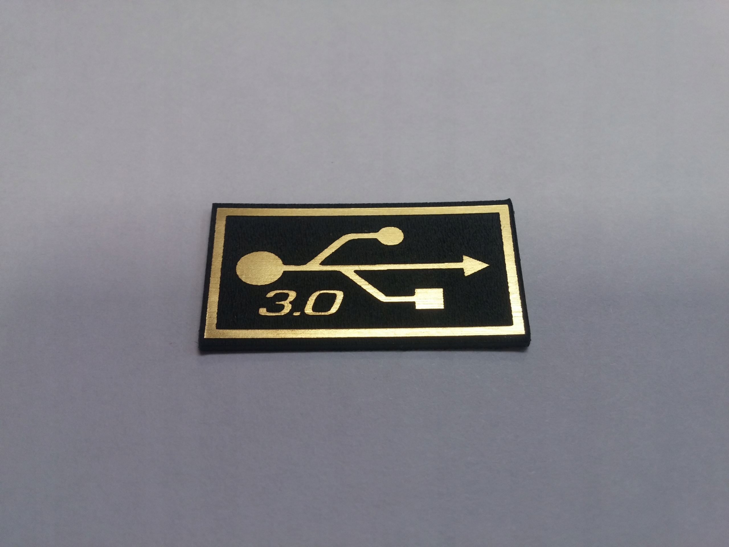 

Usb 3.0 naklejka emblemat 30 x 15 mm *złota