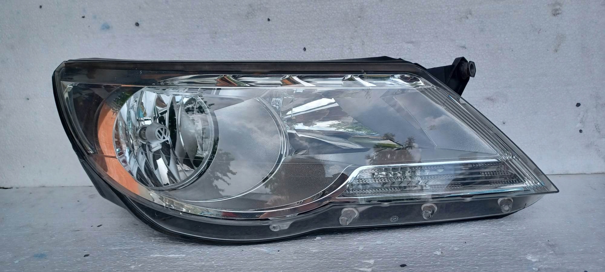 light front right VW TIGUAN and 5N 5N1941032AB