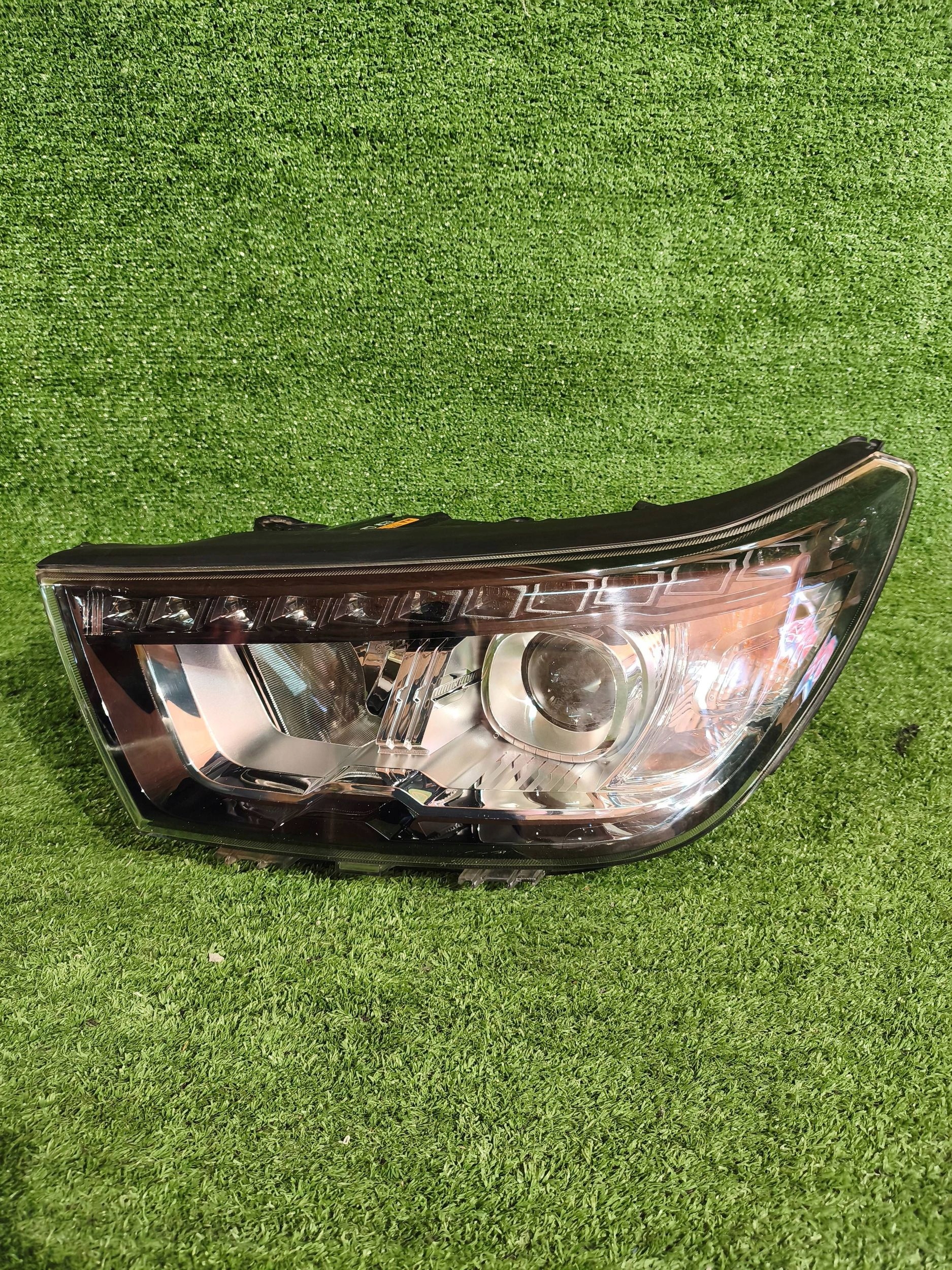 REFLEKTOR left front SSANGYONG TIVOLI 15- XENON NR.990
