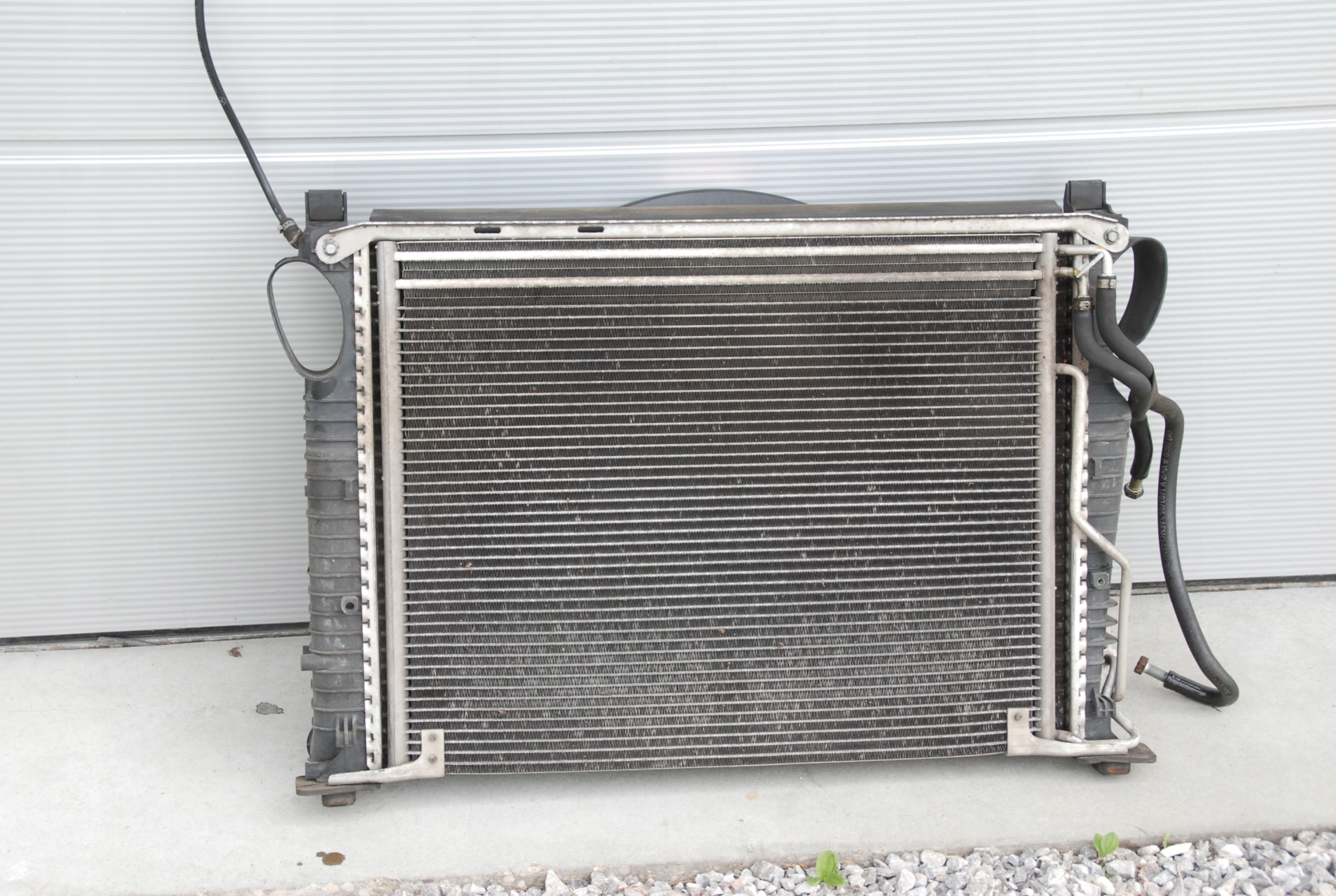 CHLODNICA KOMPLET CHLODNICE WENTYLATOR MERCEDES SL350 R230 Typ samochodu Samochody osobowe