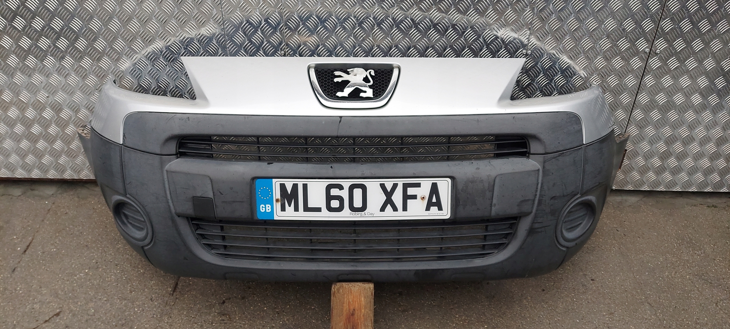 bumper front PEUGEOT PARTNER 08-15 LAK: EZR EZRC