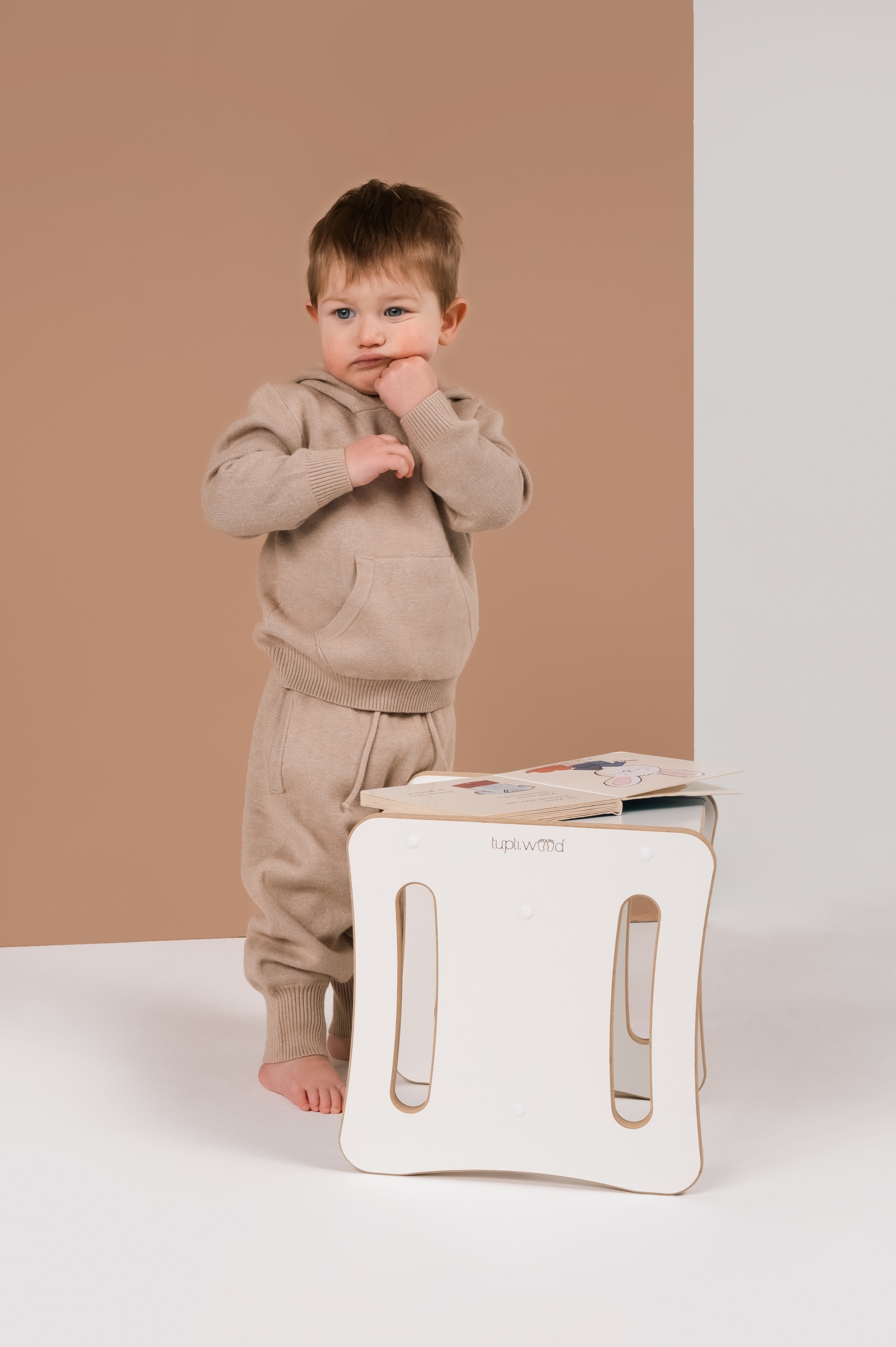 KRZESEŁKO / STOLIK 2W1 SMALLY tupti.wood Kolor biały