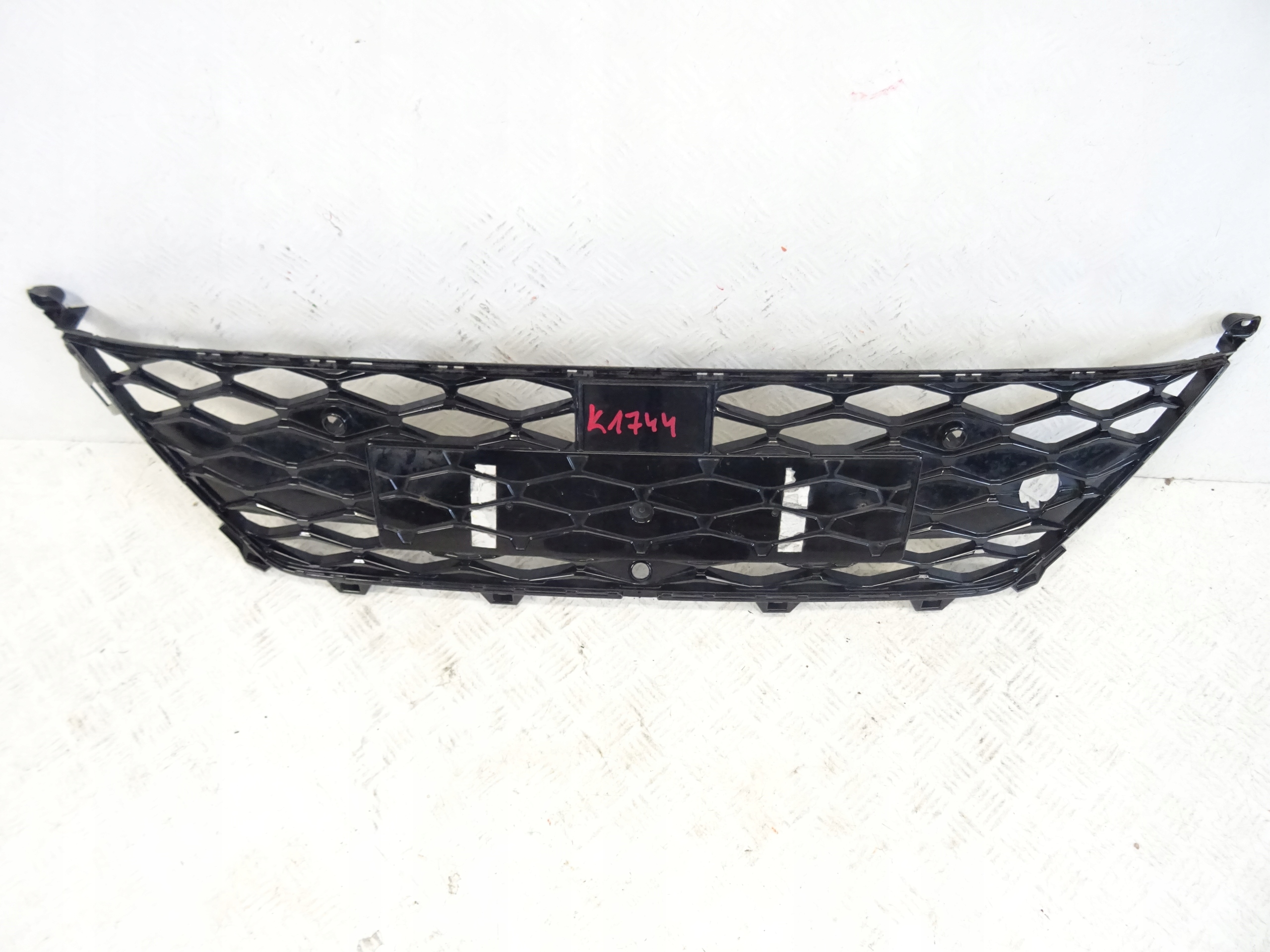 grid of a bumper front front central CUPRA ATECA 575853668E