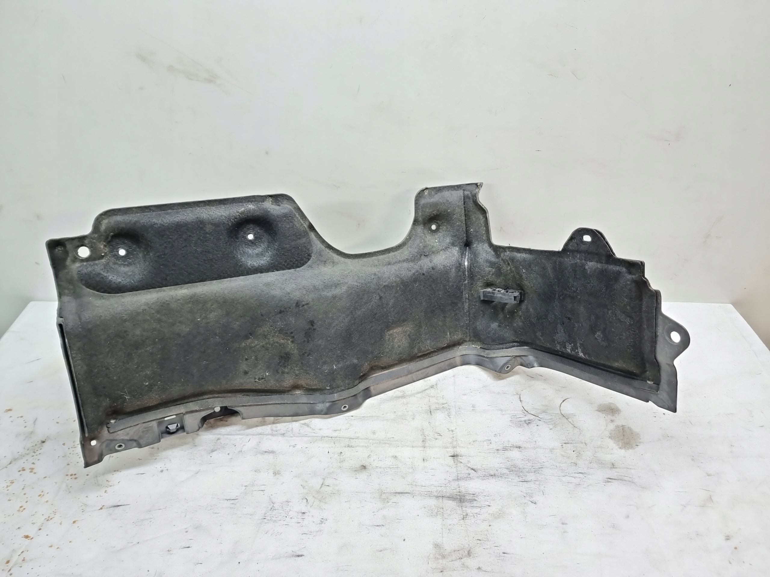 BMW 1 F40 OSŁONA ŚCIANKA GRODZIOWA