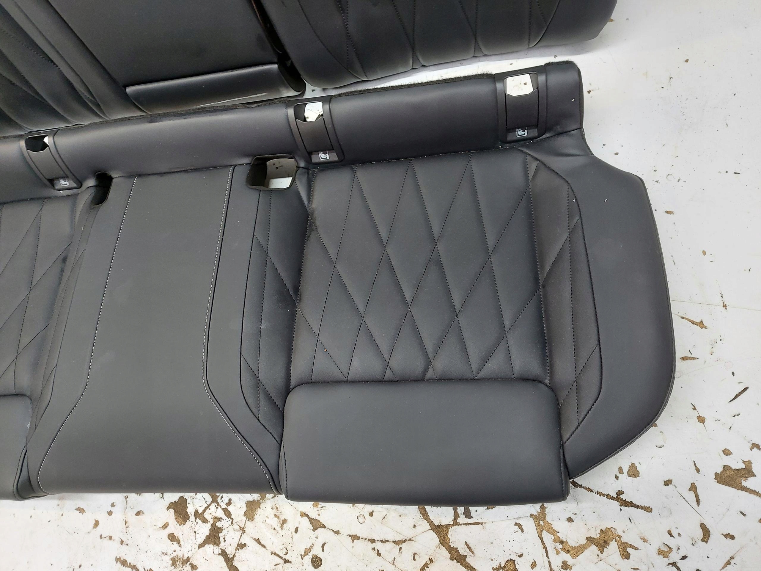 Ford Explorer VII R2KB, KANAPY Sitze vorne heck KPL