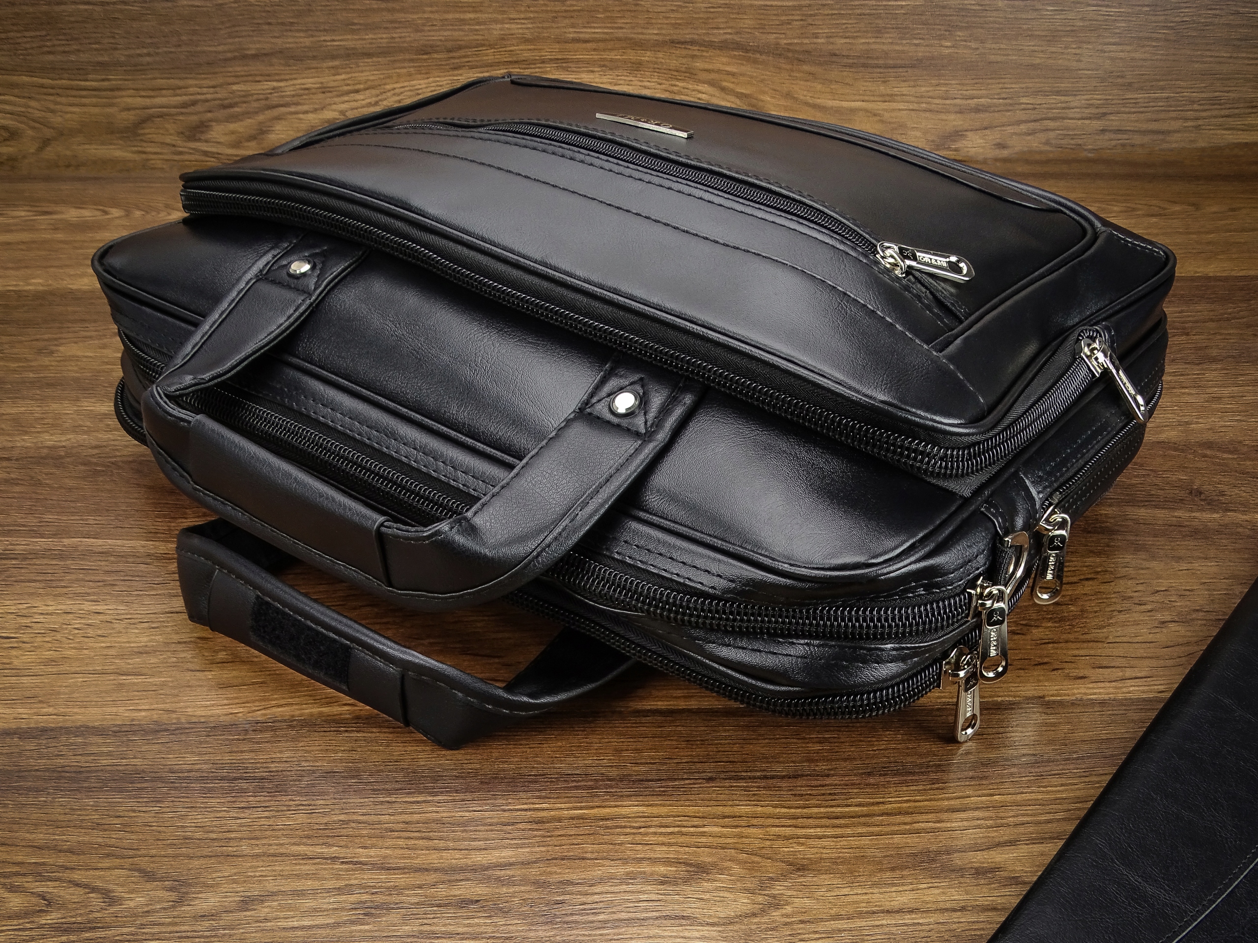 Czarna Torba OR&MI Teczka Neseser Aktówka na Laptop Dokumenty A4 z Paskiem Rodzaj na laptopa