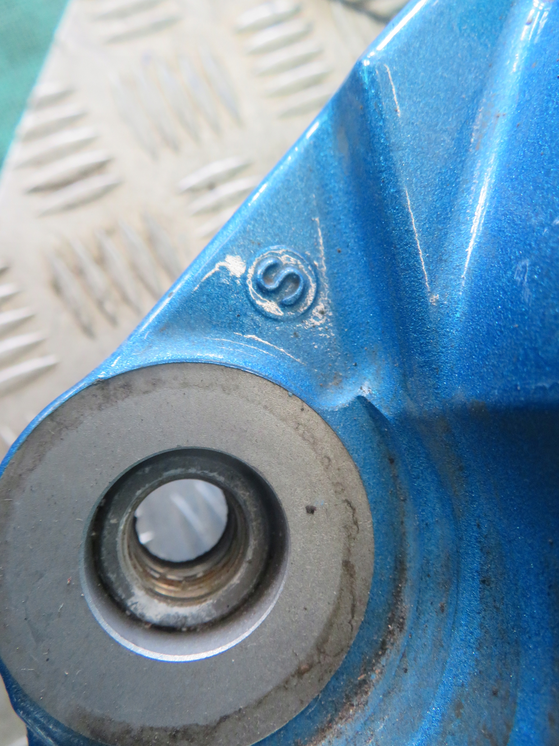 caliper brake right front MERCEDES W205 C KLASA 17R