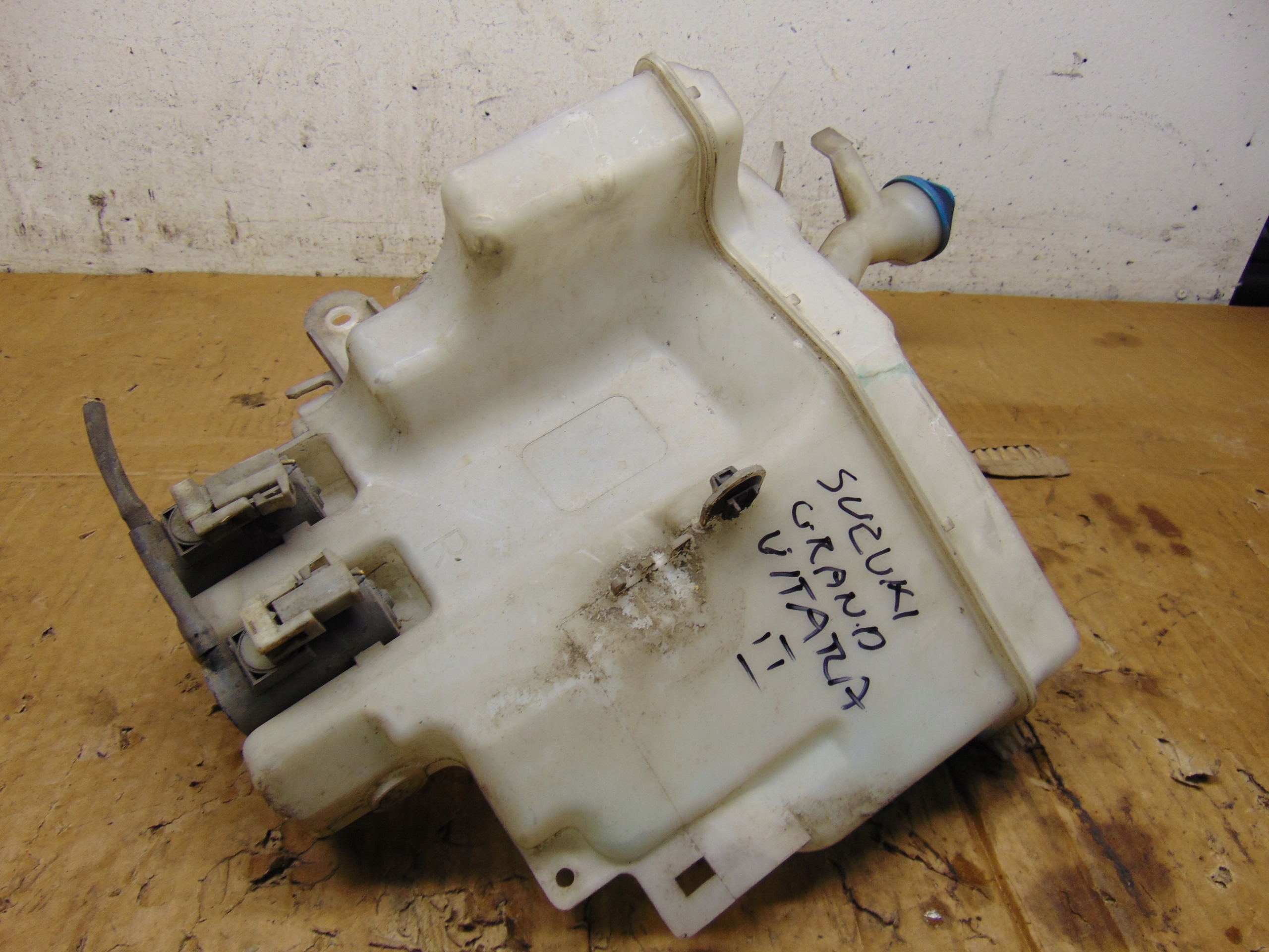 бачок омывателя suzuki Grand VITARA 2 II 2005r- 5D европа