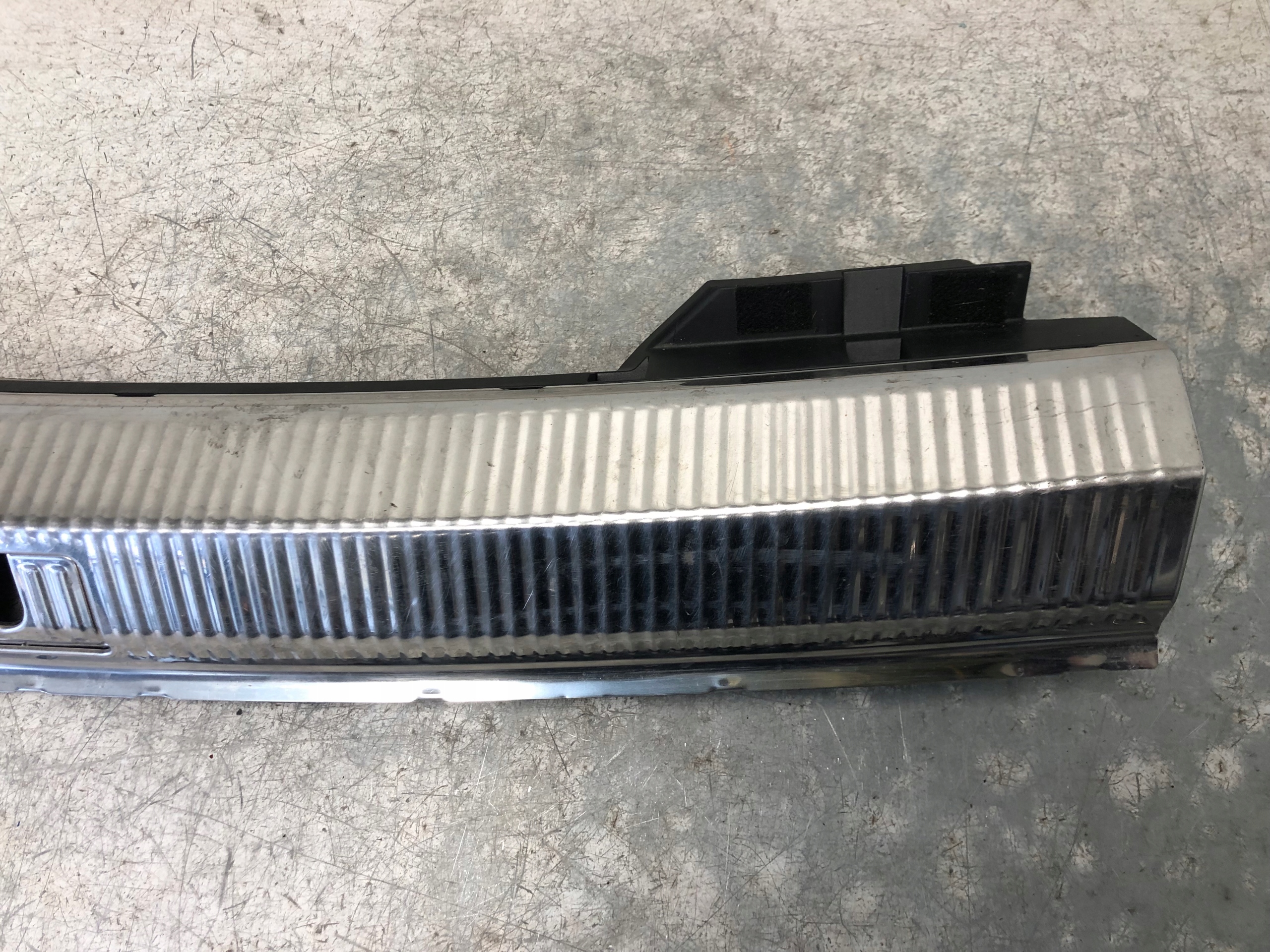 cover of the threshold boot AUDI A4 B8 KOMBI 8K9864483C