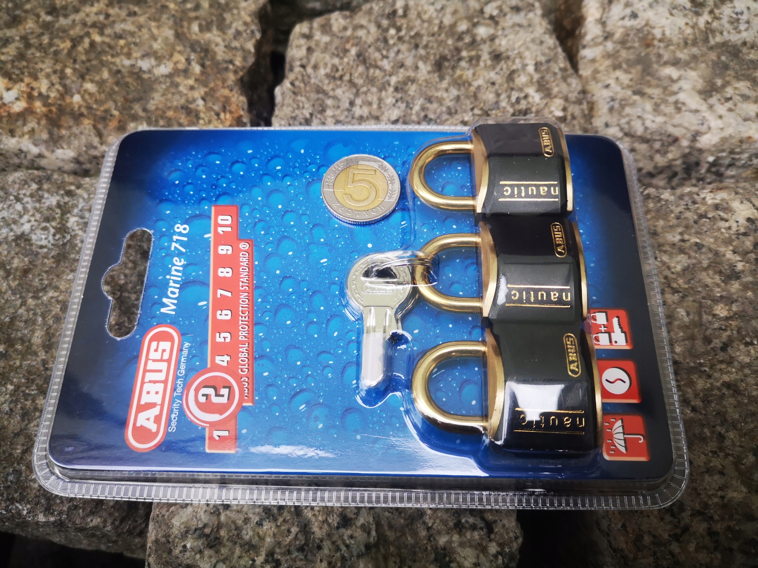 ABUS 3 KŁÓDKI NA 1 KLUCZ KŁÓDKA WODOODPORNA 3x30MM 4 KLUCZE Model 718/30