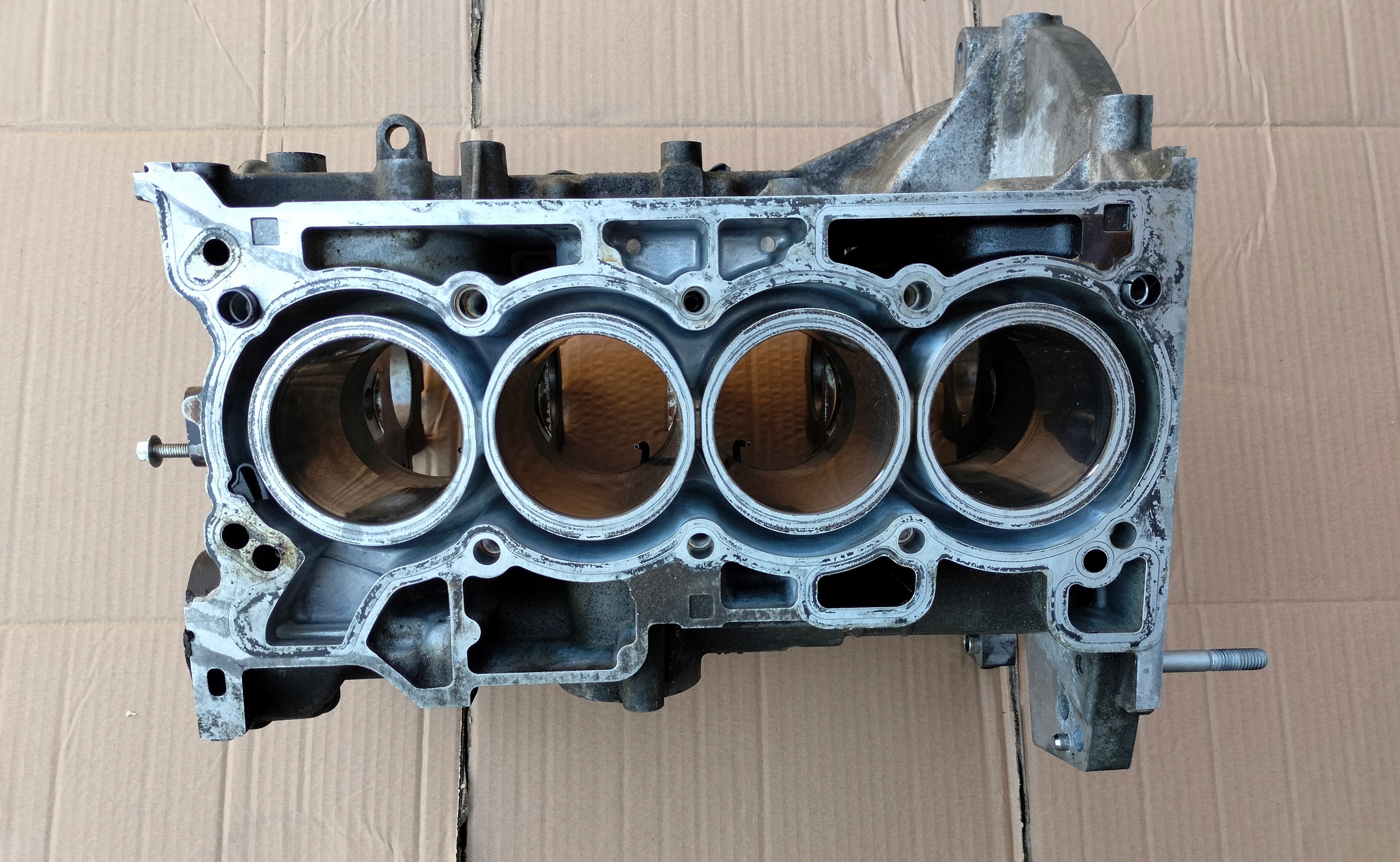 NISSAN RENAULT 1,2 DIG-T TCE HRA2 BLOK SILNIKA Producent części Nissan OE