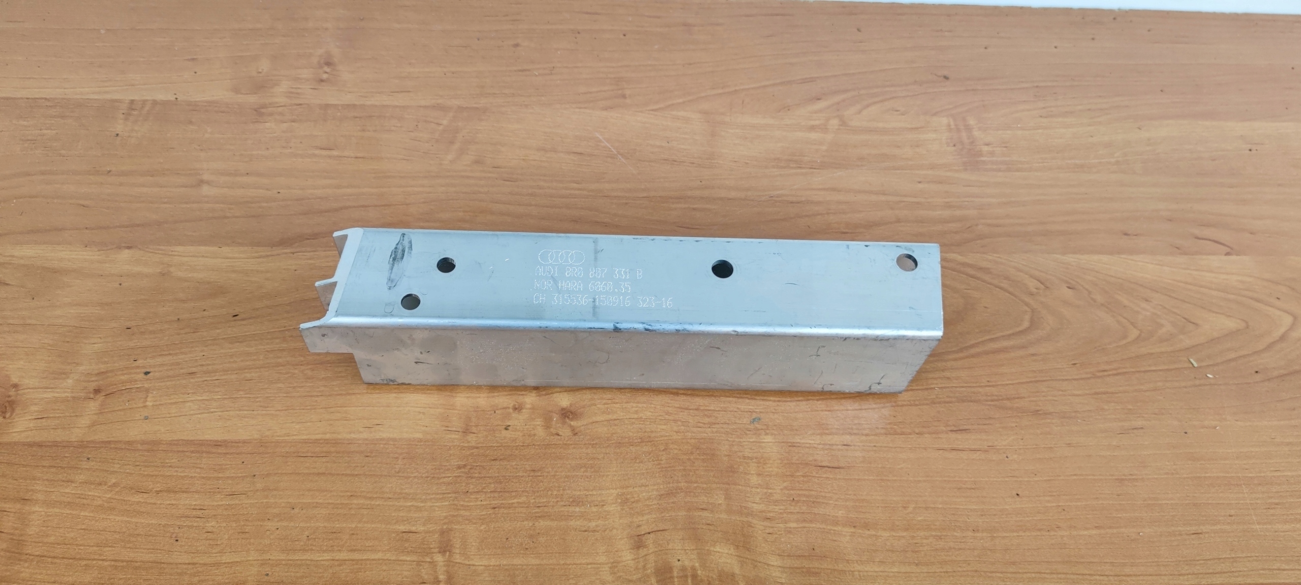 AUDI Q5 left bracket siders rear part console holder