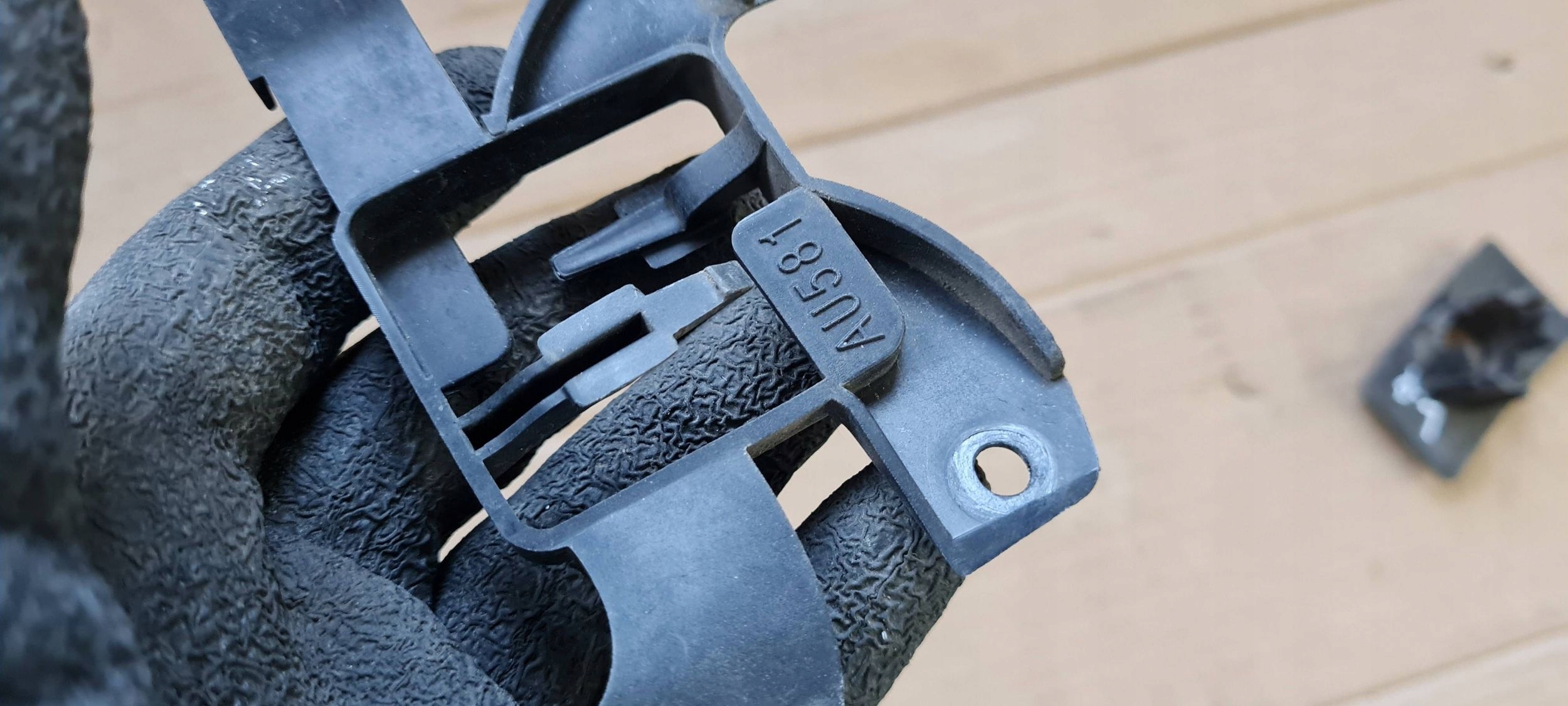 A6 C8 4K console bracket holder WIAZKI PRZEWODOW 4K0971845H