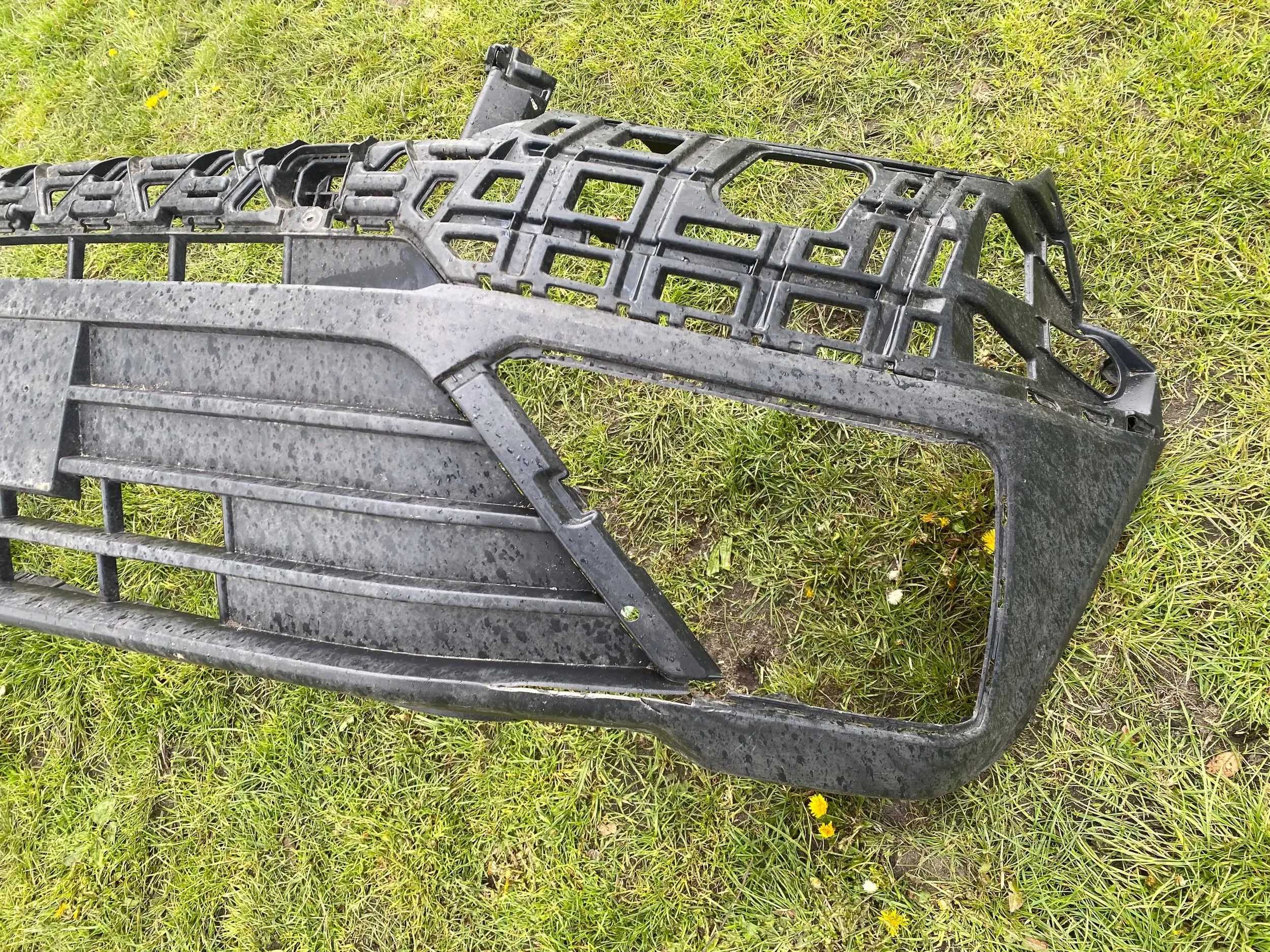 VOLKSWAGEN CRAFTER Pare chocs avant 7C0807221A