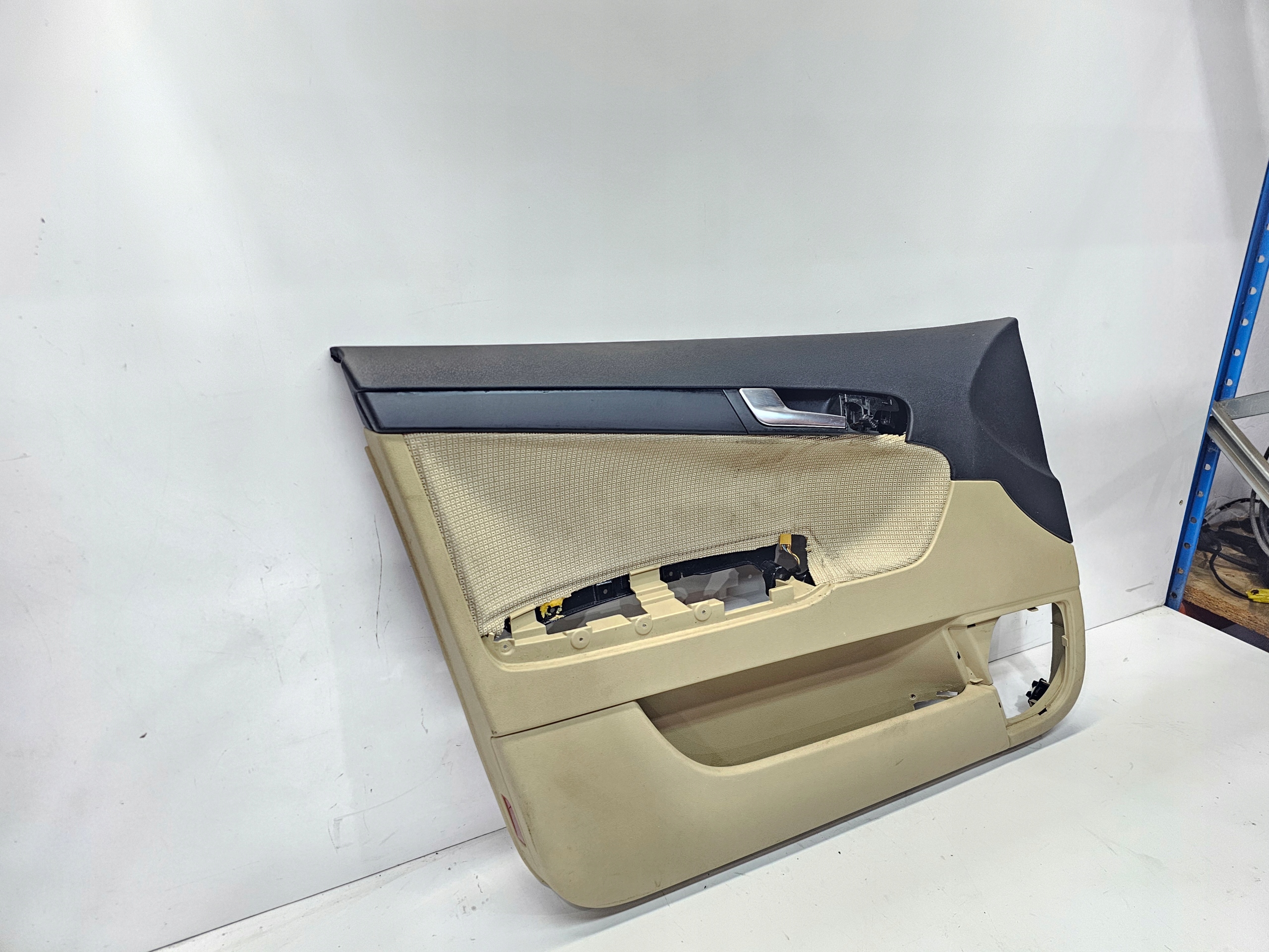 side door left front AUDI A3 8P 8P4867105 KREMOWY