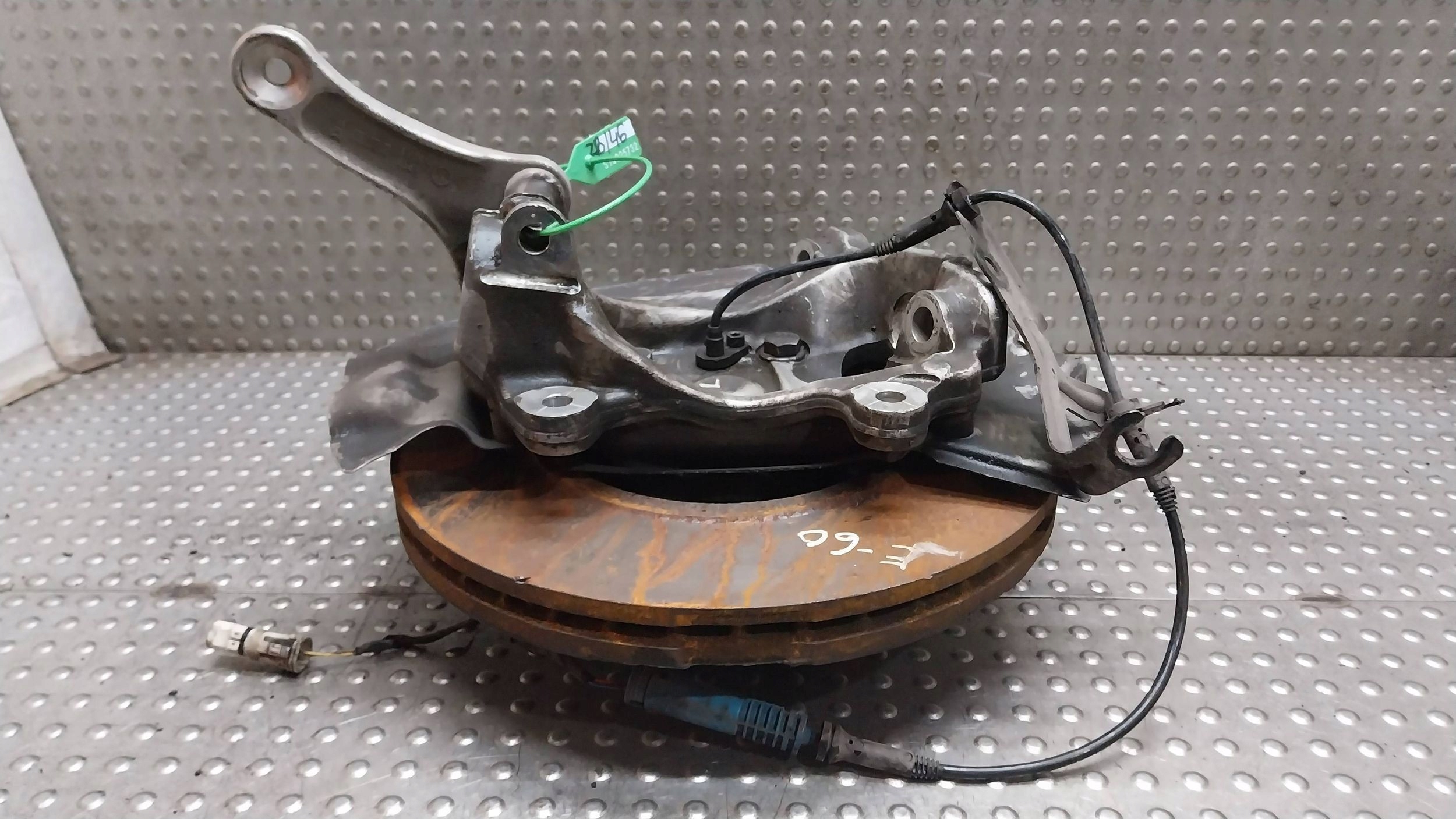 otoč čapu ľavý predok 6760953 BMW E60 E61