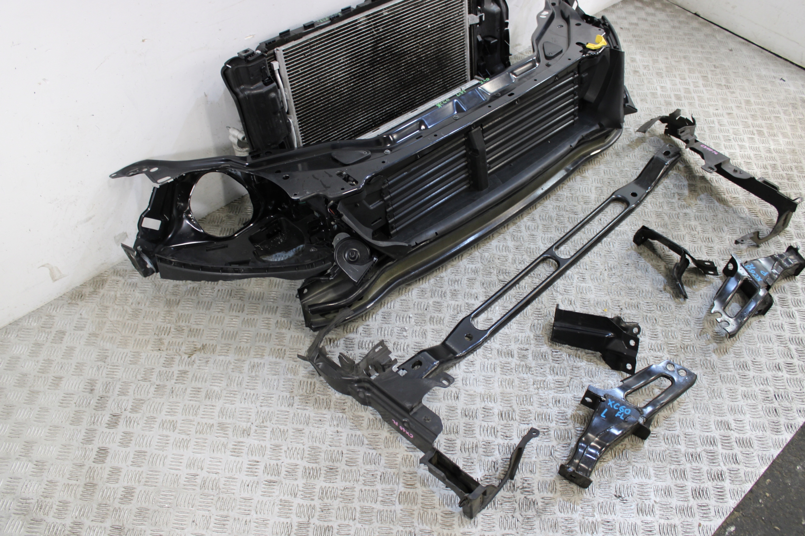 support panel for radiators front radiator pillar VOLVO XC60 LIFT 2.4D