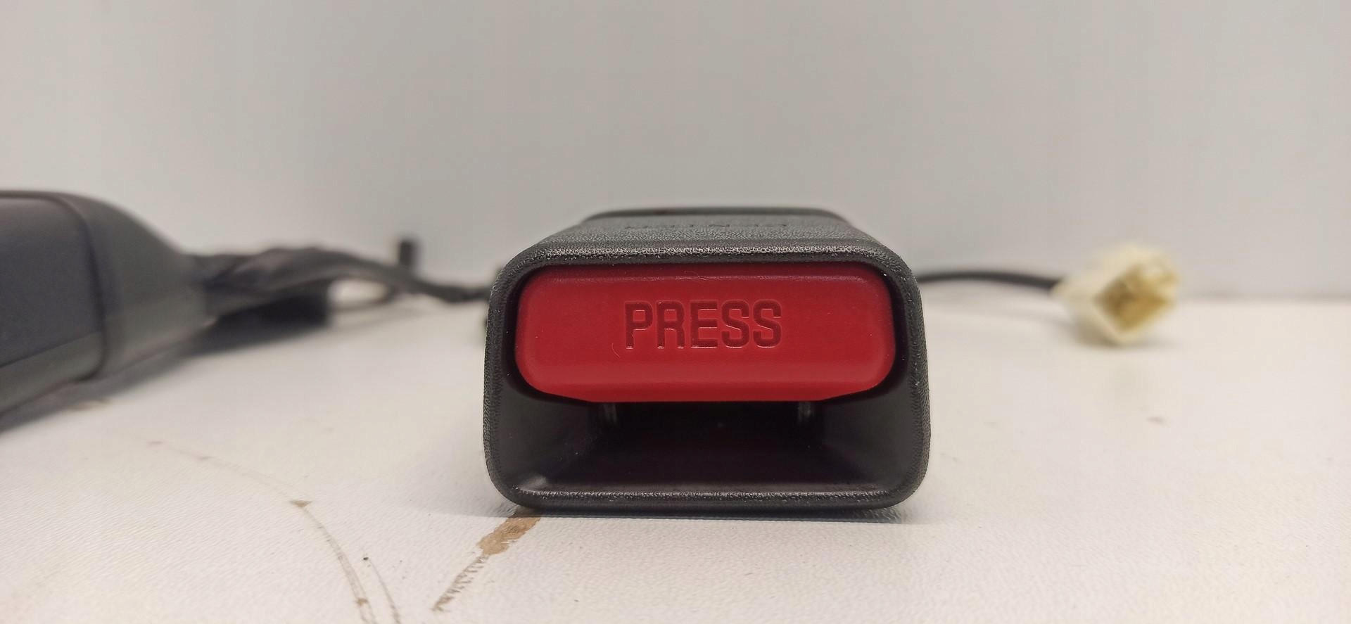 suzuki SWIFT MK8 защелка ремня зад