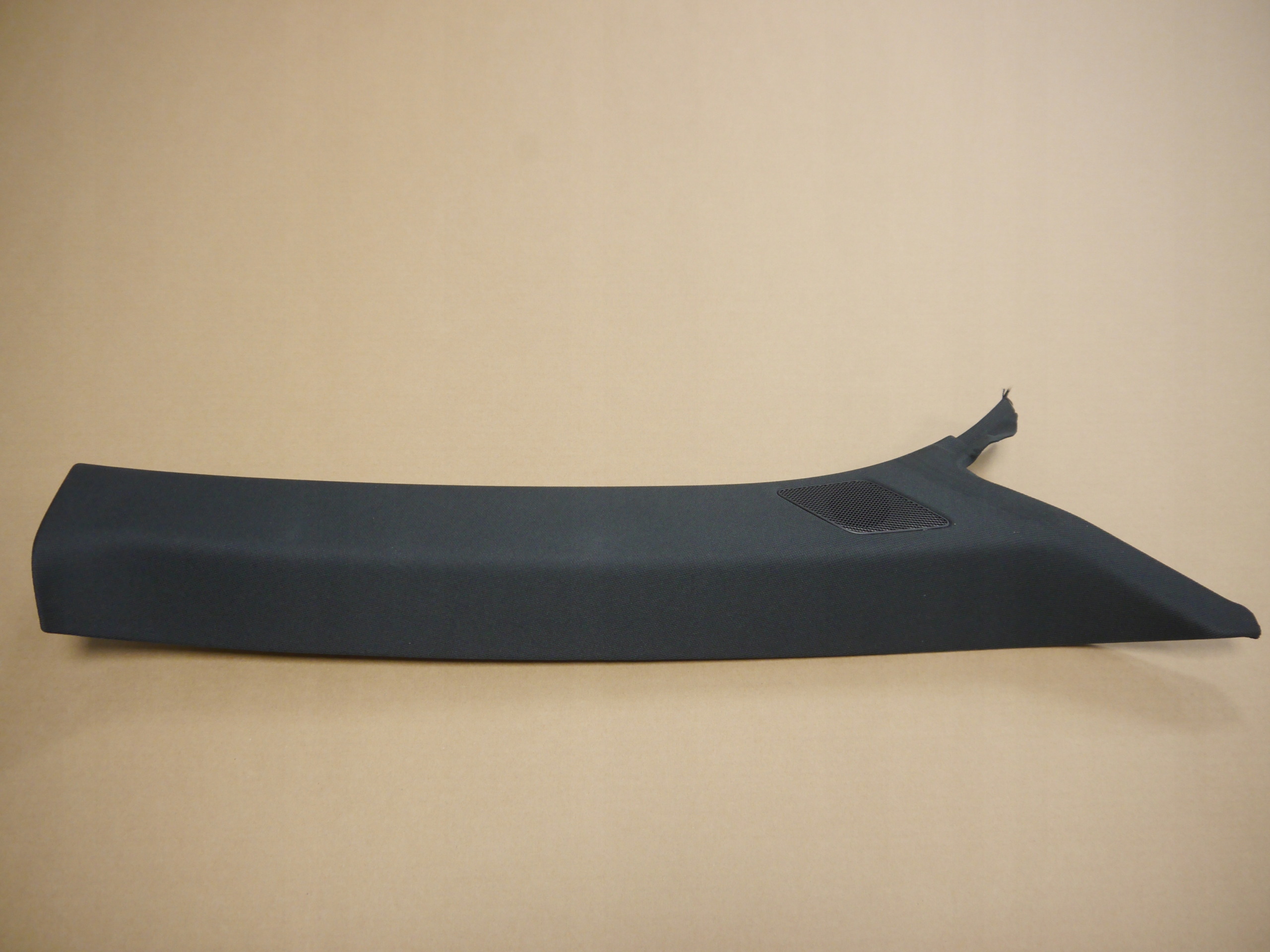 AUDI Q3 83A OSŁONA SŁUPKA PRAWA 83A867234A VU5