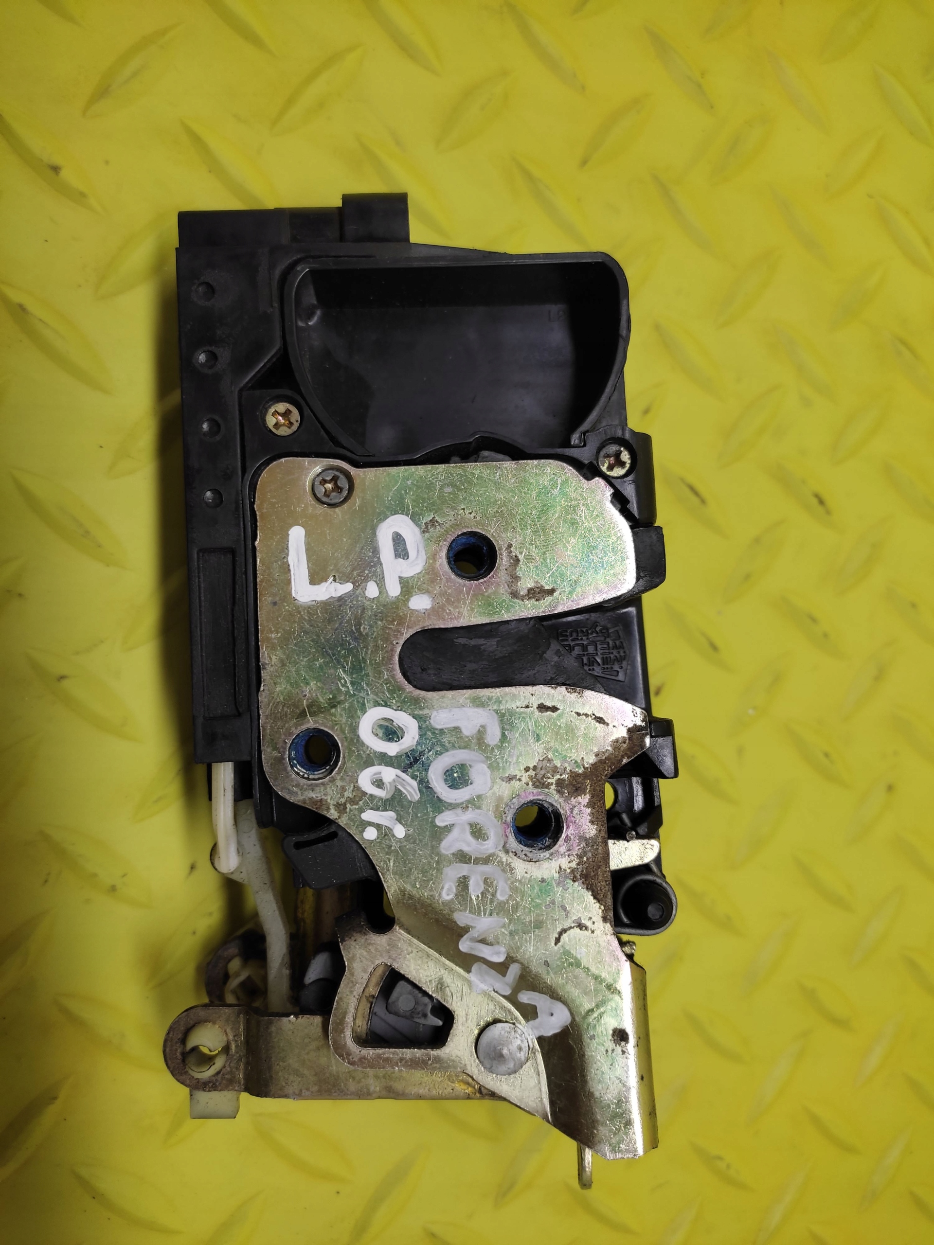 SUZUKI FORENZA lock door left front